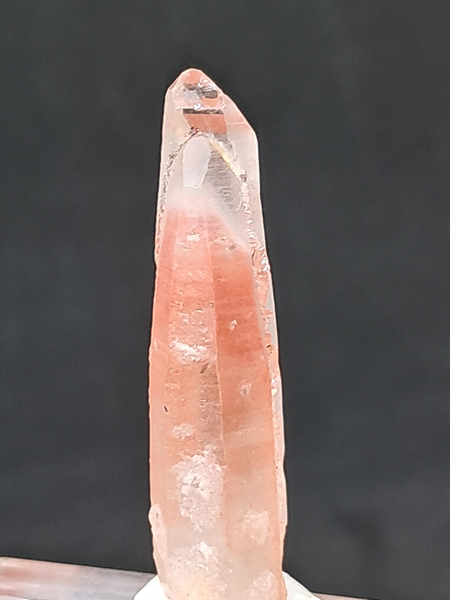 Punta de cristal natural de cuarzo fantasma hematita (Telangana) | Ejemplar mineral n.° HPQ12