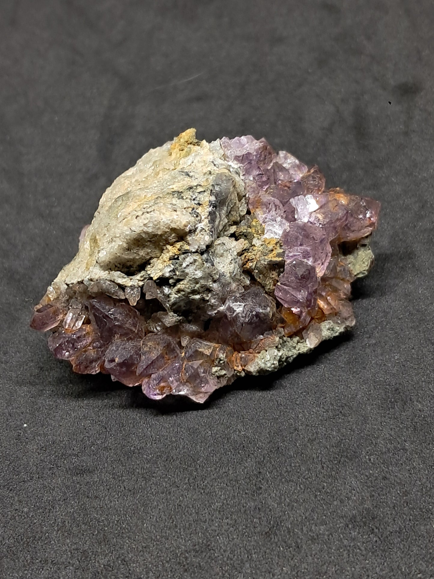Amatista en matriz (Karur) | Cristal en bruto | Piedra natural | Ejemplar mineral n.° KA142