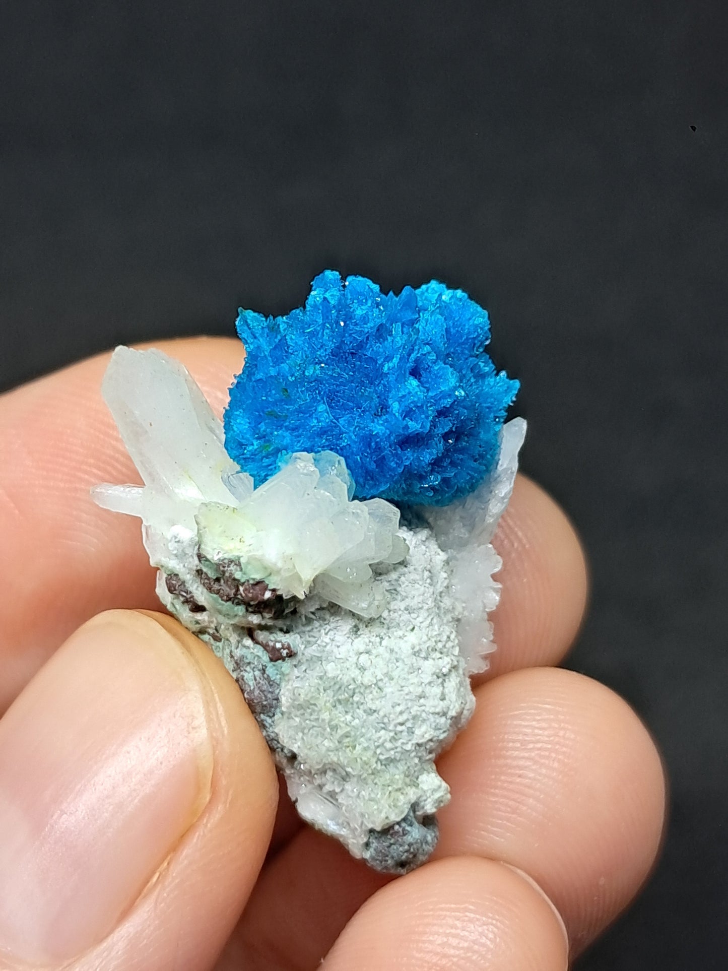 Pentagonita con estilbita sobre matriz de heulandita (wagholi), piedra en bruto | Cristal natural | Ejemplar mineral raro n.° CV27