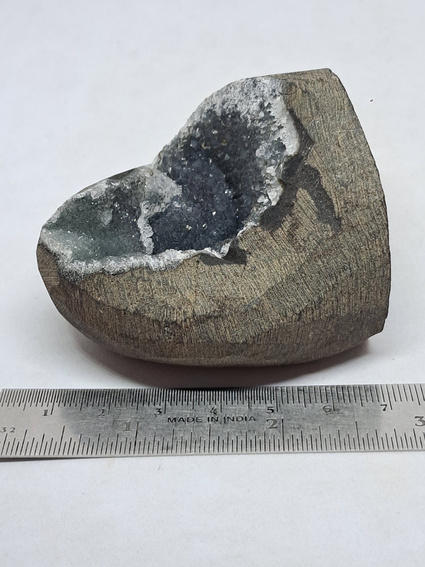 Calcedonia negra en geoda de basalto (Nashik) | Cristal natural | Minerales y fósiles #BC18