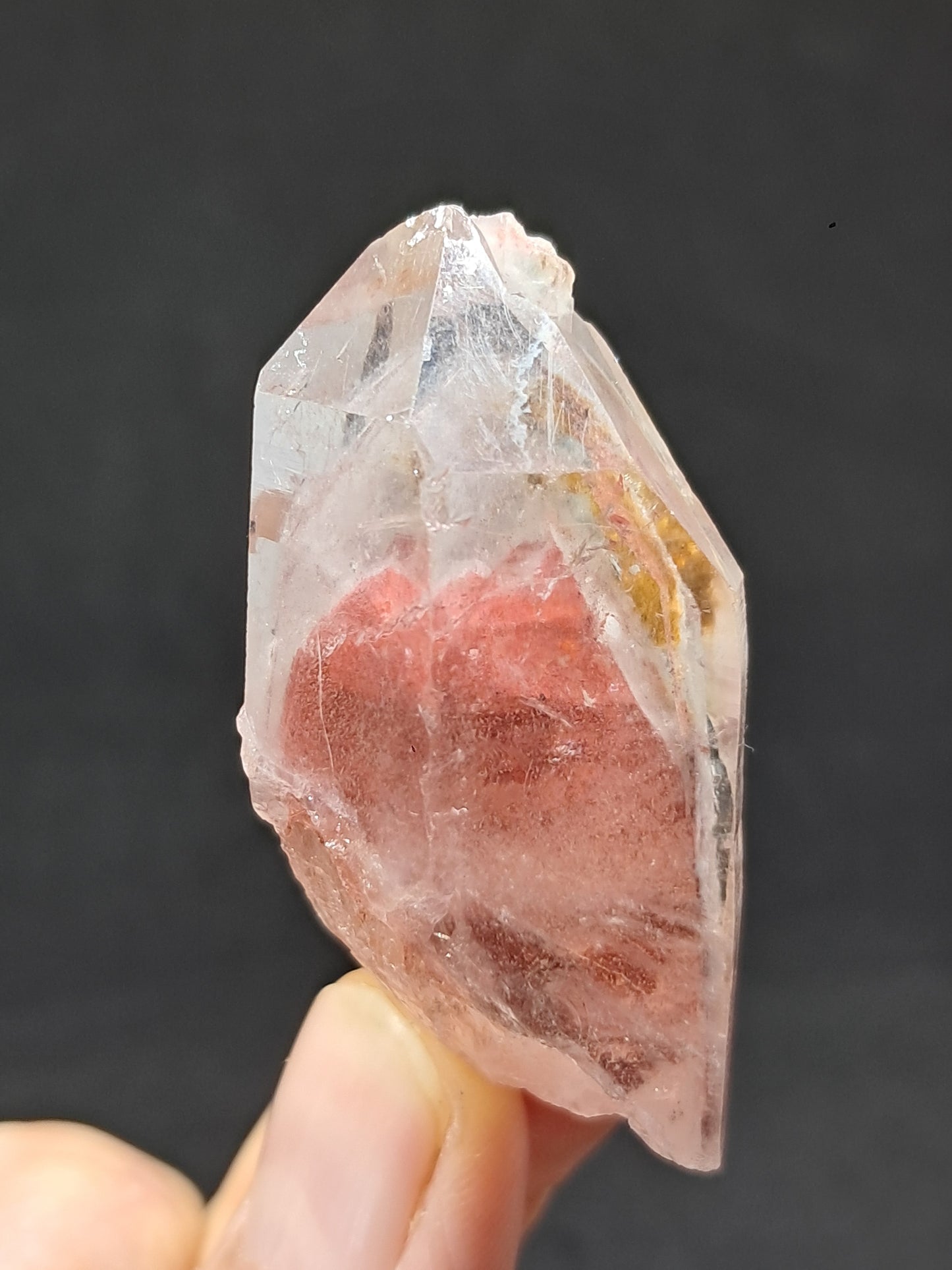 Punta de cristal natural de cuarzo fantasma hematita (Telangana) | Ejemplar mineral n.° HPQ15