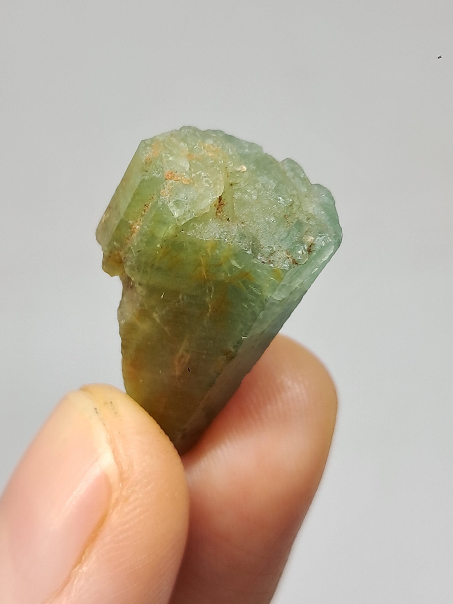 Aguamarina (Karur) Cristal hexagonal en bruto | Ejemplar mineral n.° AQM22