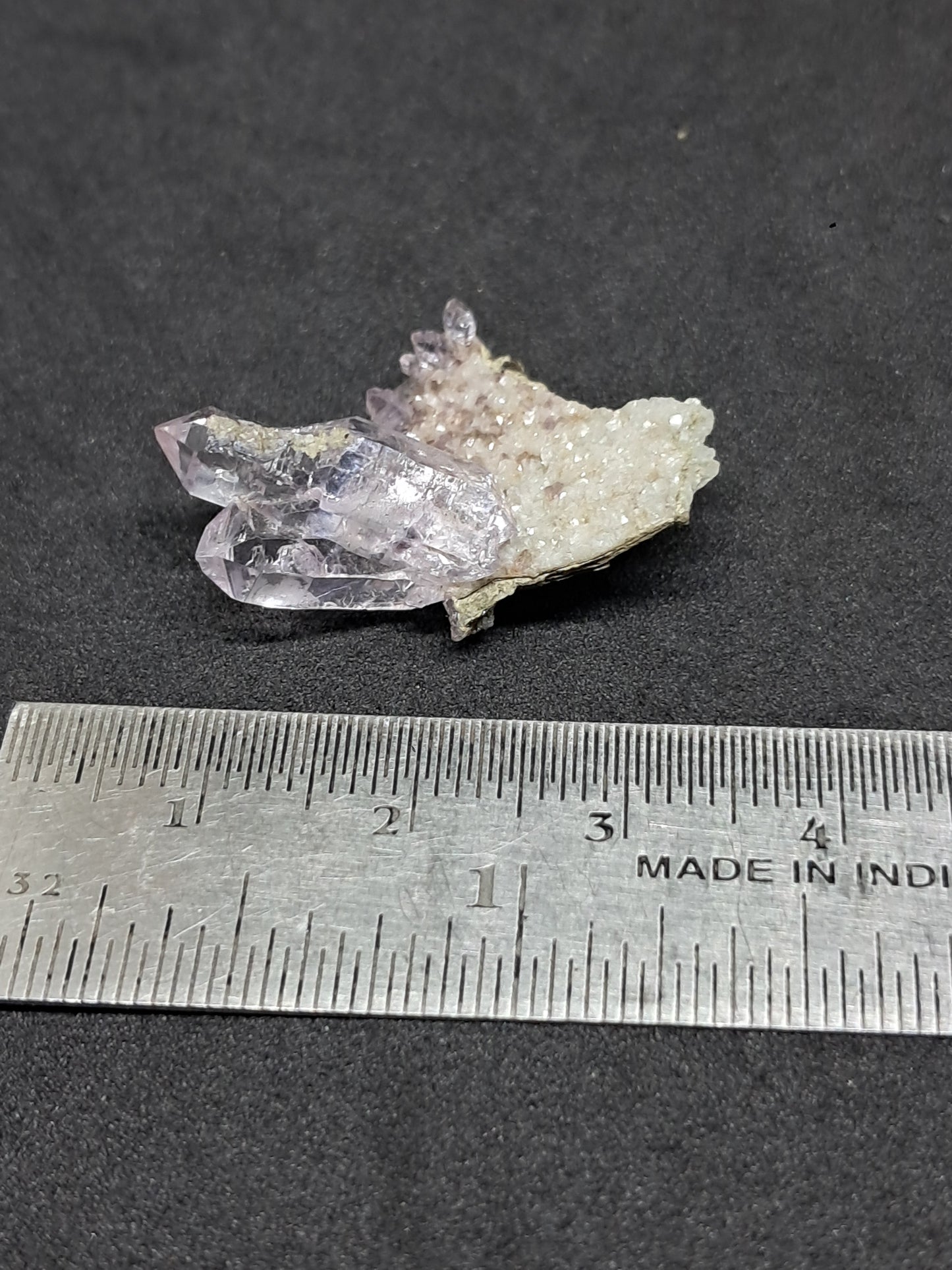 Cúmulo de cetro de amatista sobre base de calcedonia y mica Elestial (Karur) | Cúmulo de cristal | Piedra natural | Ejemplar mineral n.° KA99