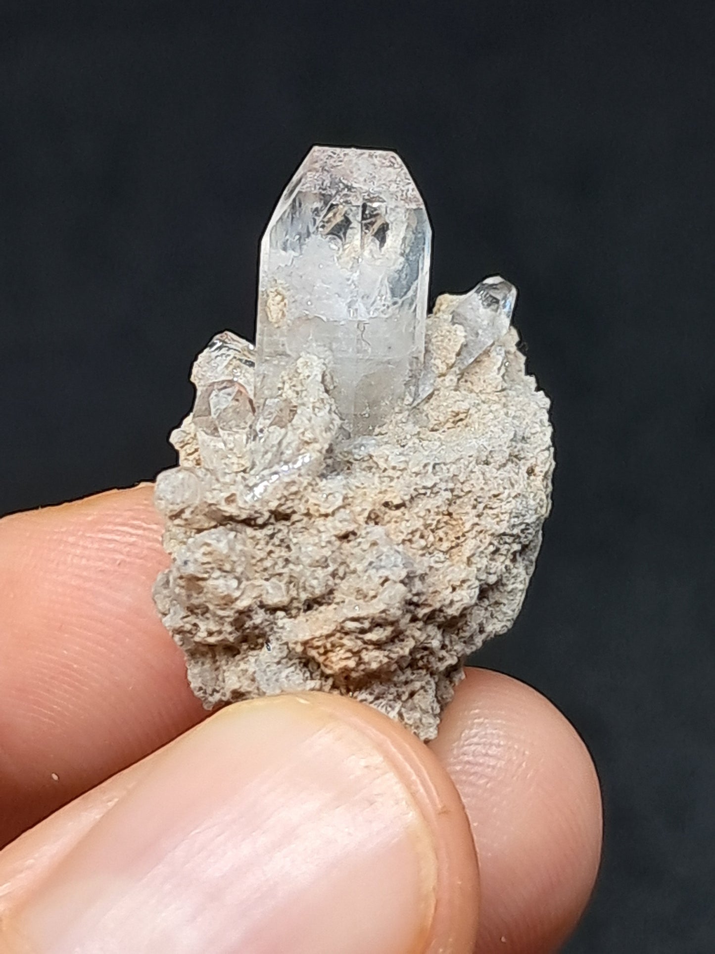 Cristal de topacio blanco natural en matriz (México), piedra preciosa rara | Ejemplar mineral n.° TPZ4