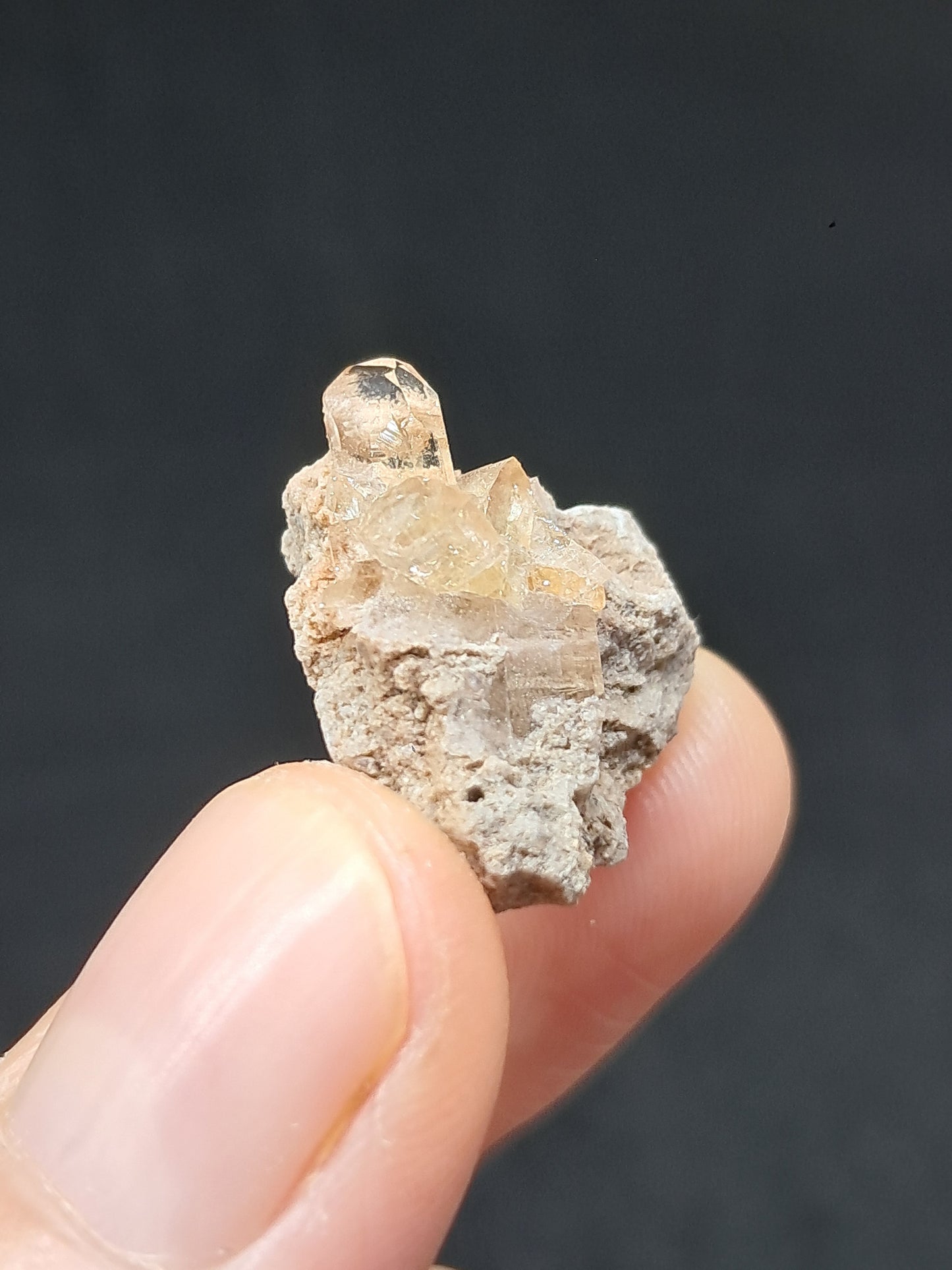Cristales de topacio natural en matriz (México), piedra preciosa rara | Ejemplar mineral n.° TPZ14