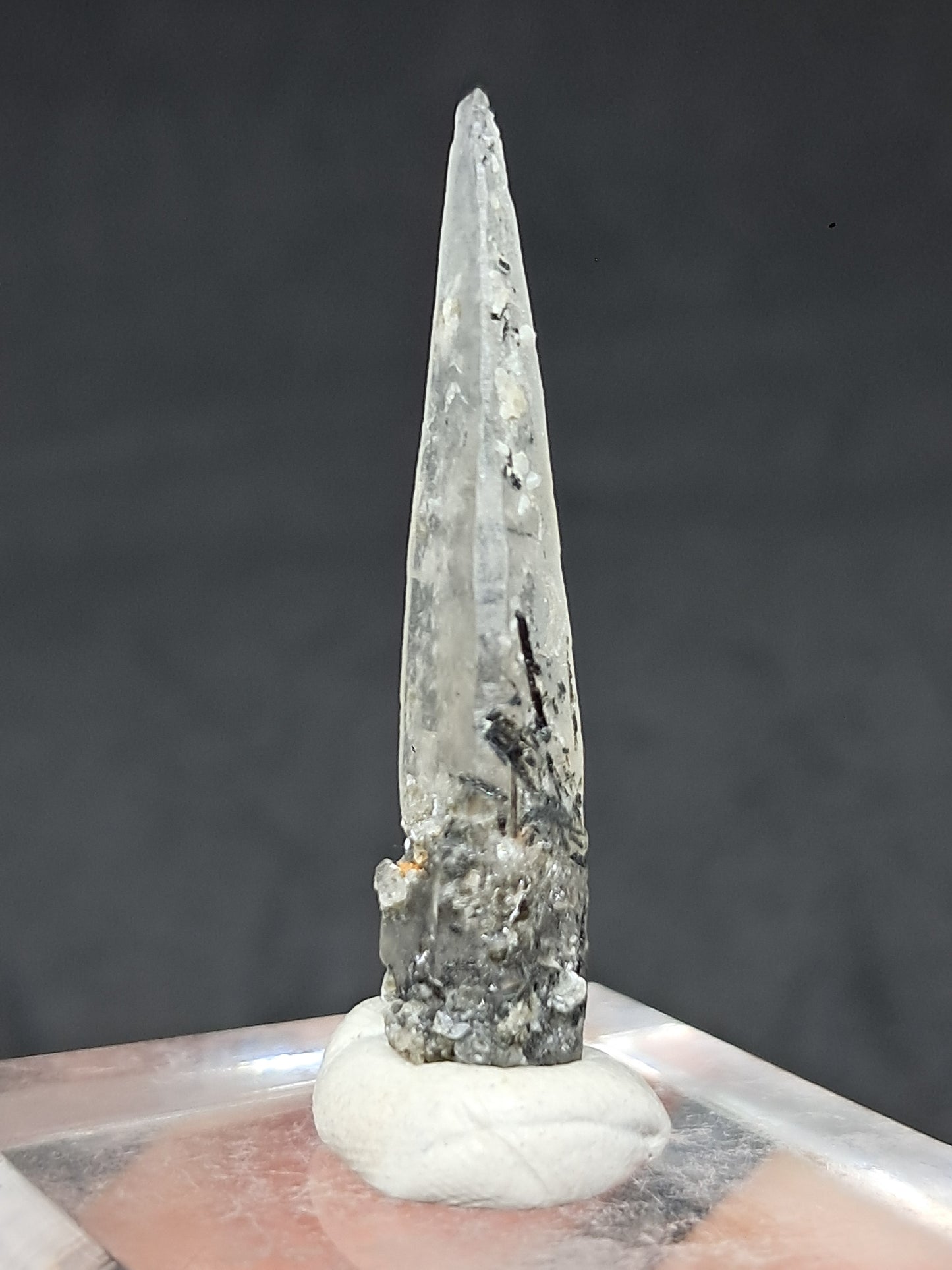 Punta de cristal de cuarzo turmalinado (karur), piedra natural | Ejemplar mineral n.° TQ27
