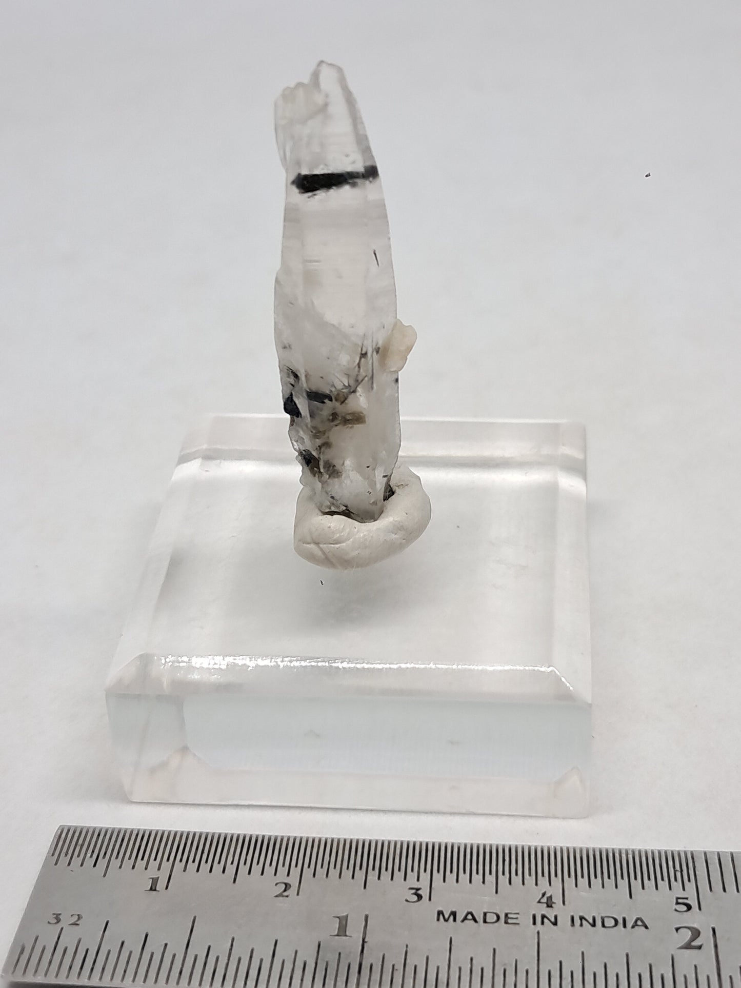 Punta de cristal de cuarzo turmalinado (karur), piedra natural | Ejemplar mineral n.° TQ28