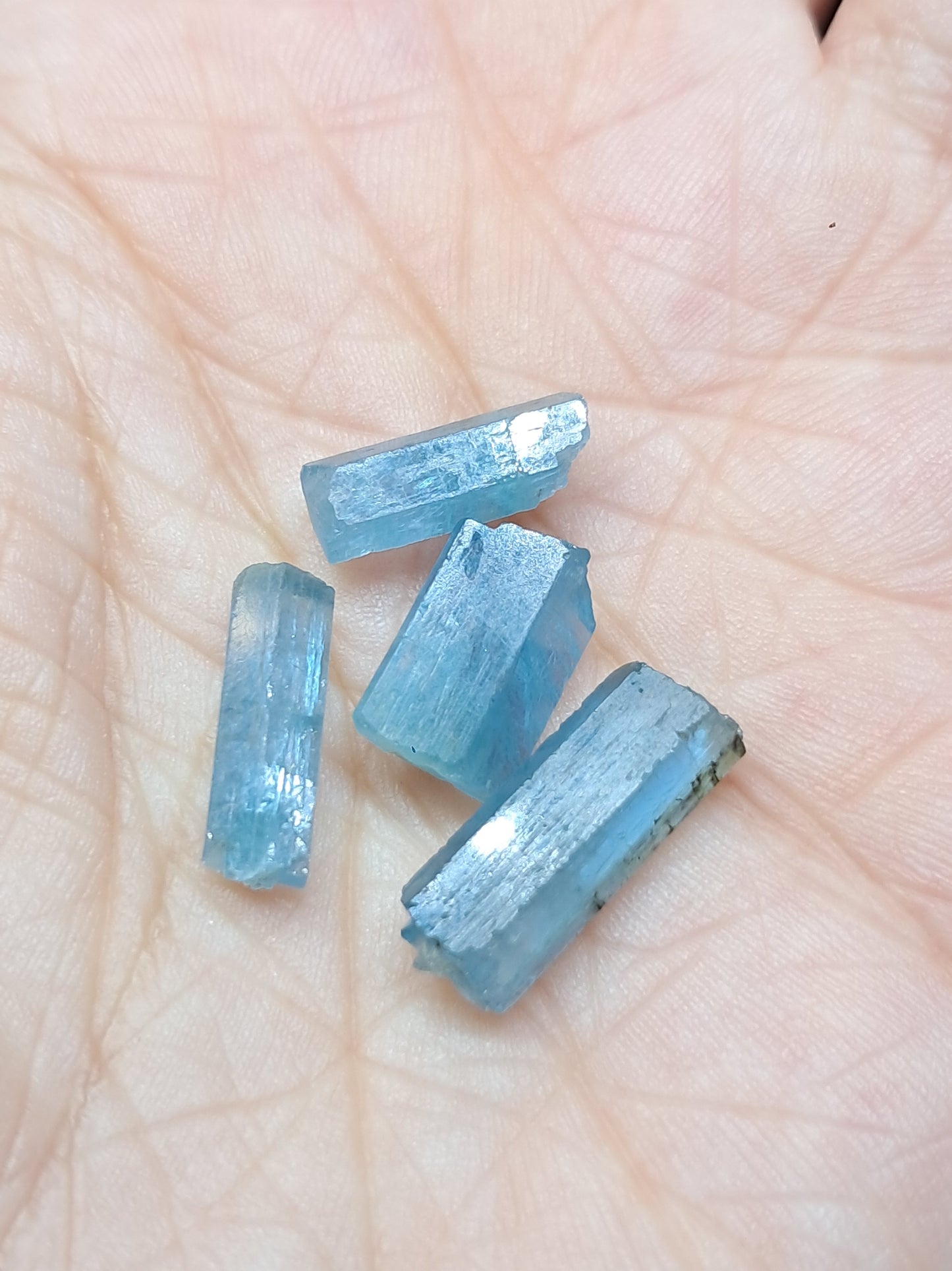 Juego de 4 Aguamarinas (Karur) en Bruto, Cristales Hexagonales de *Calidad Gema* | Ejemplar Mineral #AQM39
