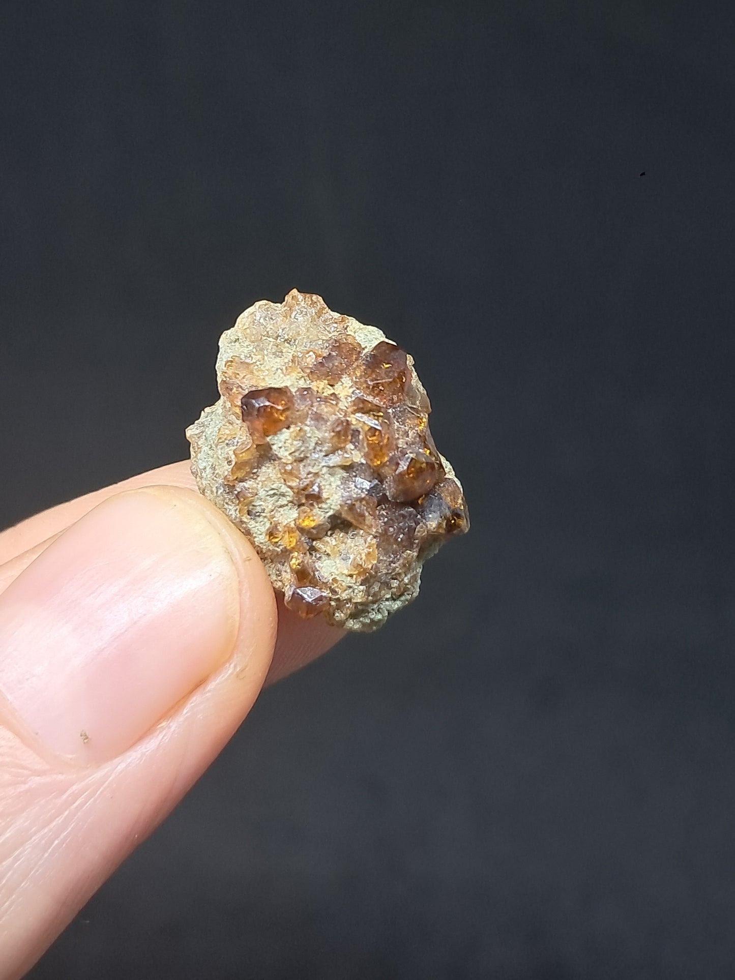 Cúmulo de granate marrón (México) | Cristal en bruto | Ejemplar mineral n.° GR9