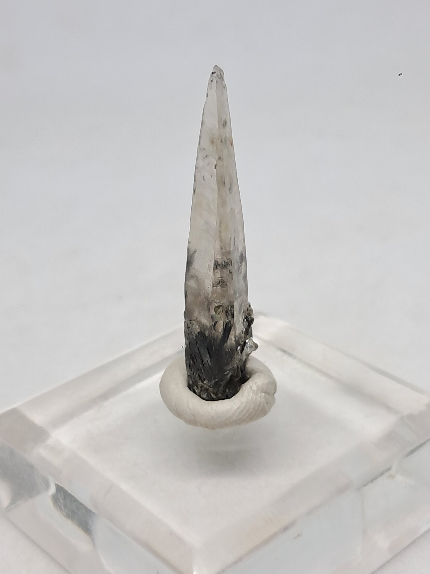 Punta de cristal de cuarzo turmalinado (karur), piedra natural | Ejemplar mineral n.° TQ27