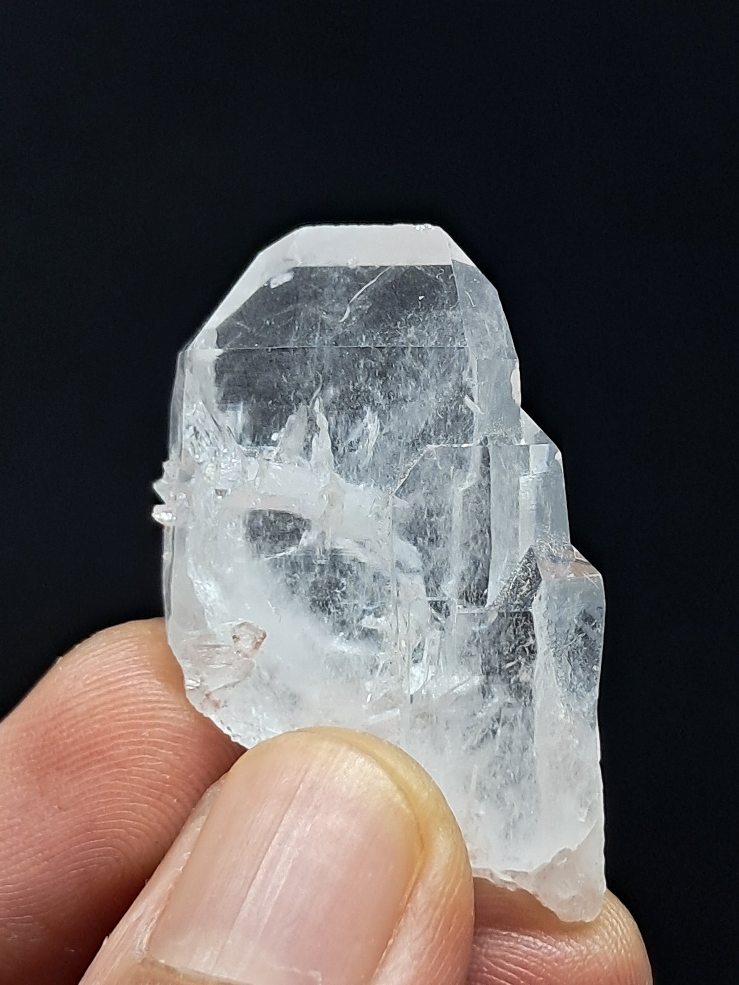 Cristal prismático de cuarzo transparente (Santander, Colombia) Punta natural | Ejemplar mineral n.° COQ25