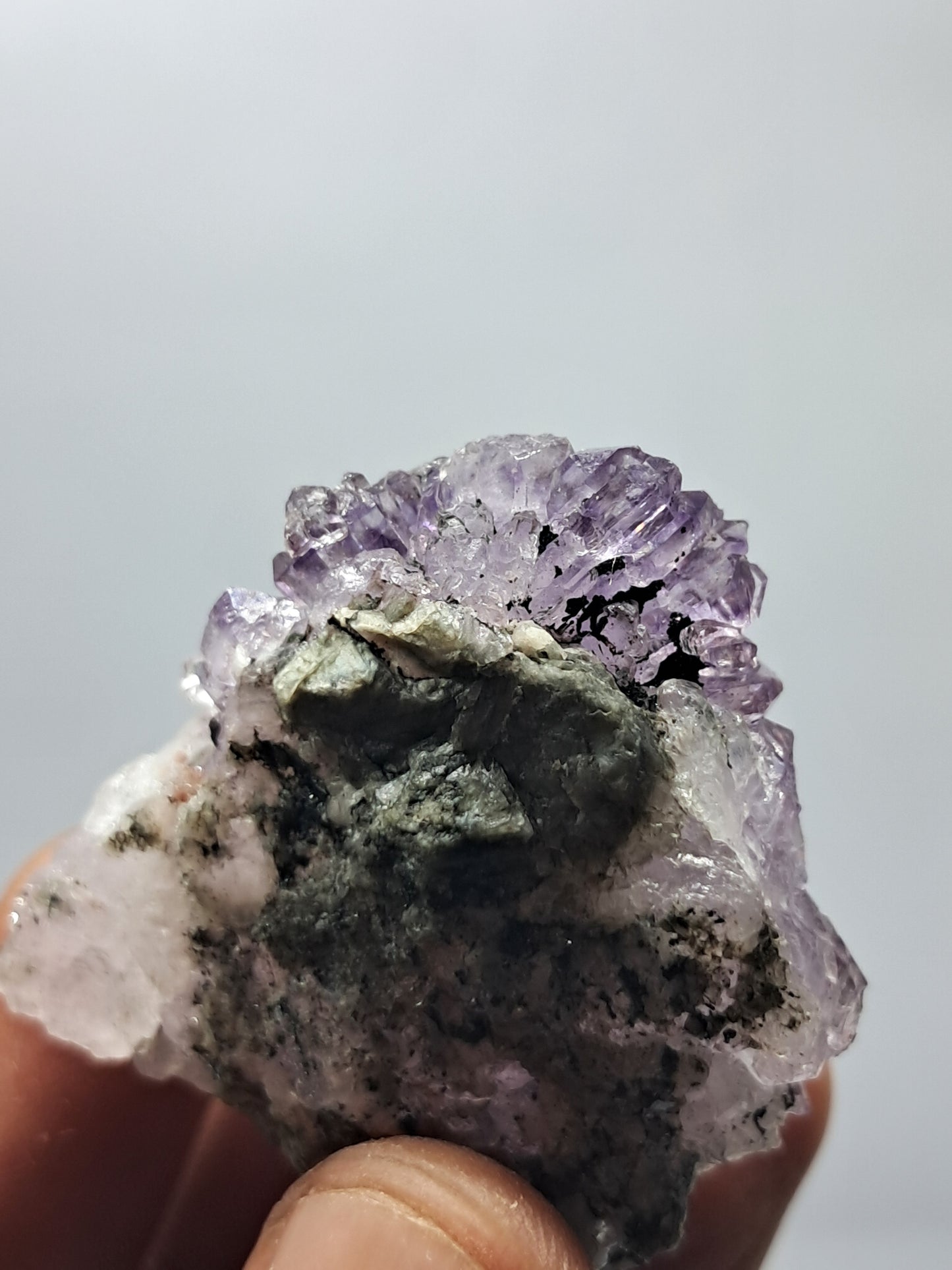Amatista en racimo (Karur) de cuarzo morado cristalino | Piedra natural | Ejemplar mineral n.° KA73