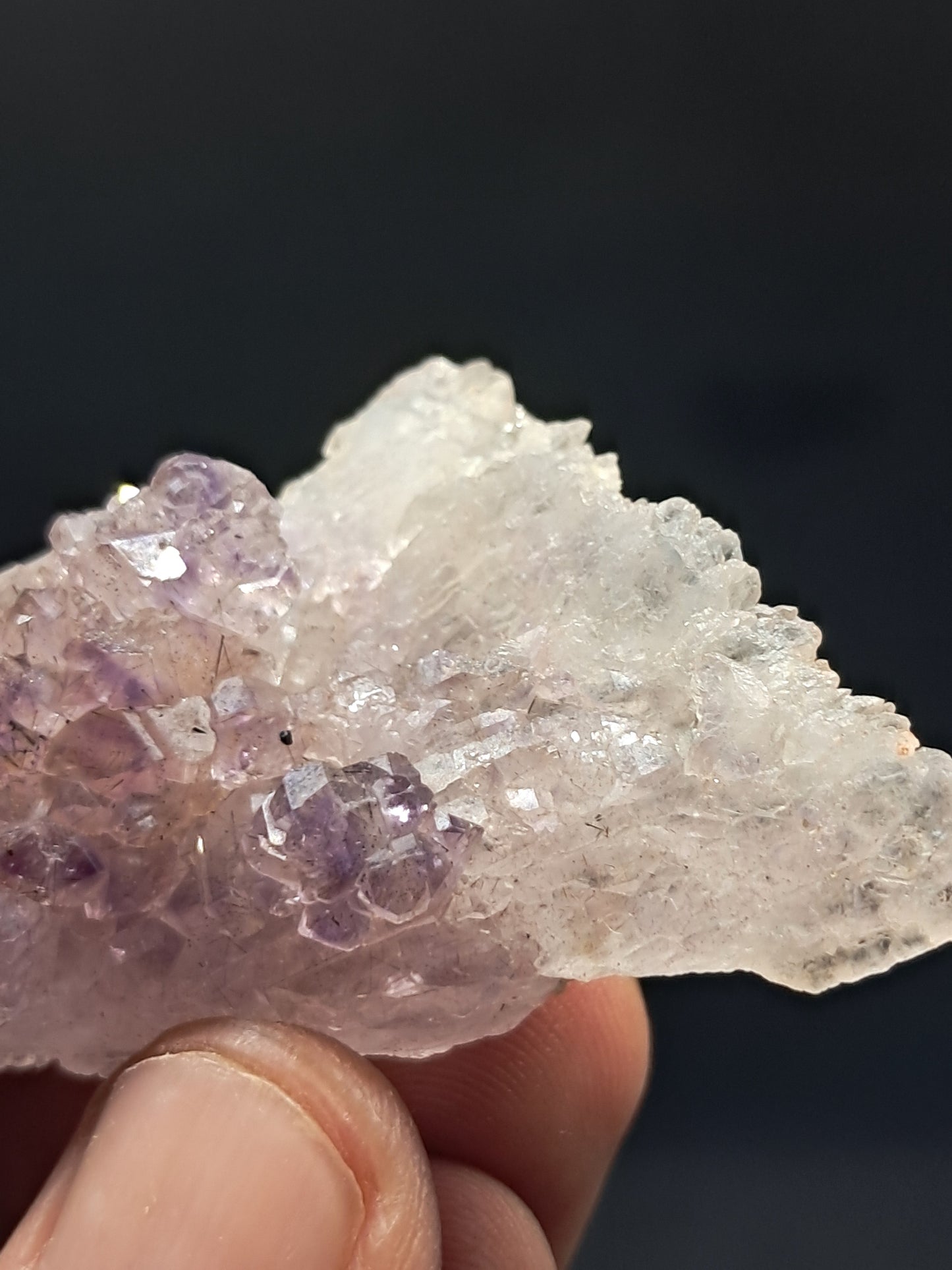 Cúmulo de cristal de amatista en cetro sobre cuarzo (karur) | Piedra natural | Ejemplar mineral n.° KA72