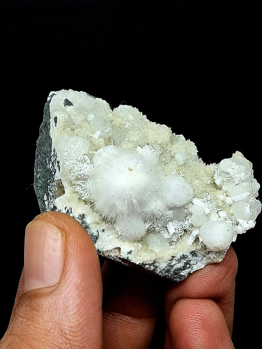 Ejemplar mineral de okenita con girolita sobre matriz de cuarzo drusa (Bombay) | Calidad de coleccionista | Cristal natural n.° OK28