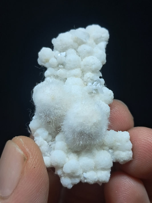 Ejemplar mineral de okenita sobre girolita (Bombay) | Cristal natural n.° OK33