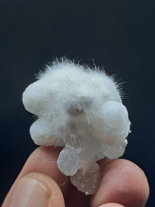 Ejemplar mineral de okenita sobre girolita (Bombay) | Cristal natural n.° OK35