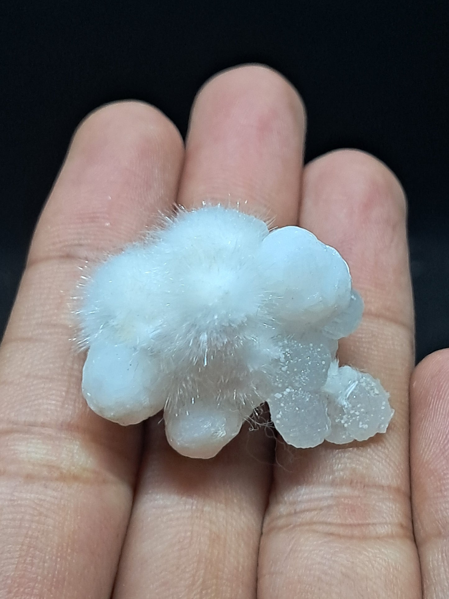 Ejemplar mineral de okenita sobre girolita (Bombay) | Cristal natural n.° OK35