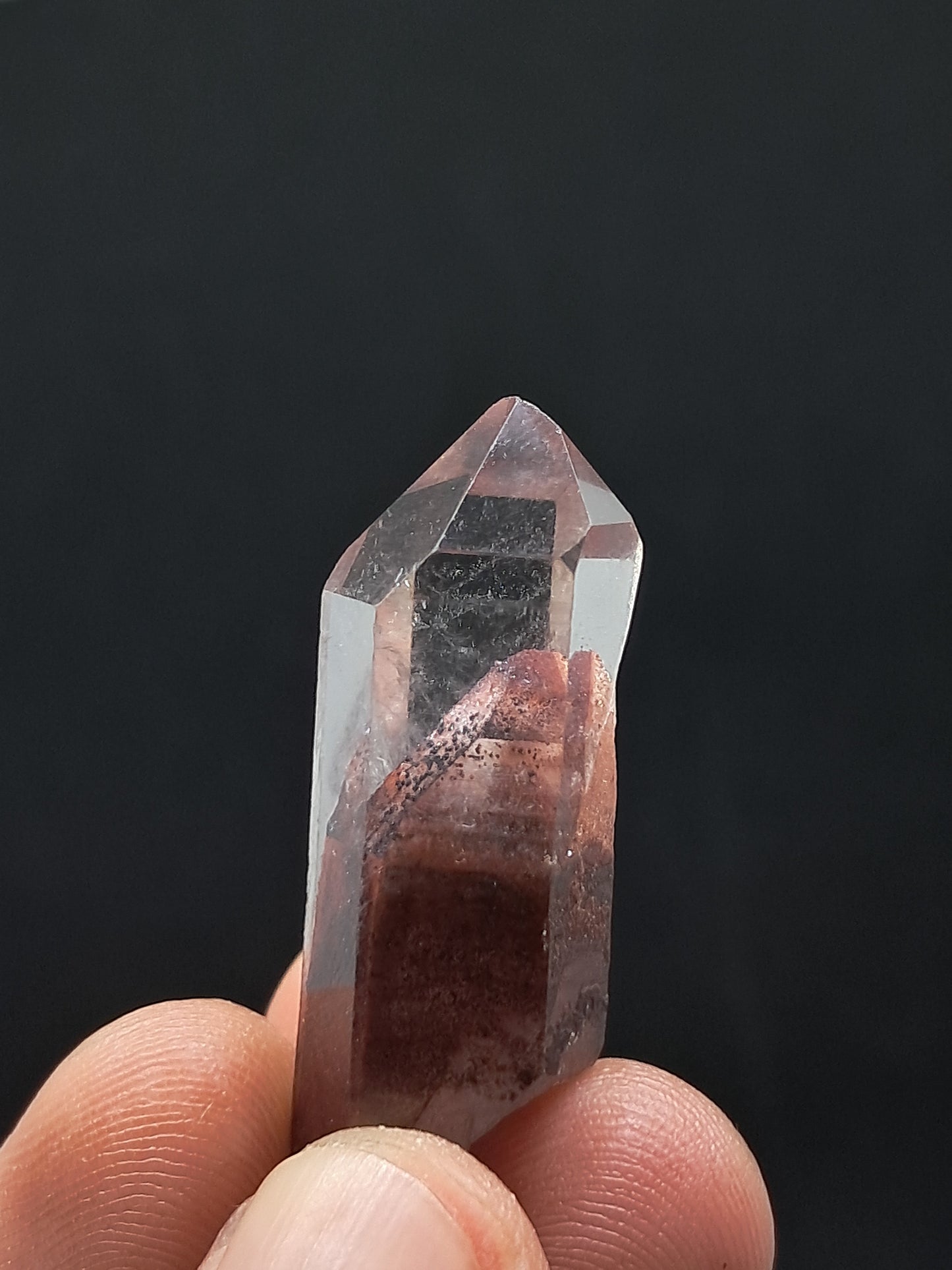 Punta de cristal natural de cuarzo fantasma hematita (Telangana) | Ejemplar mineral n.° HPQ2
