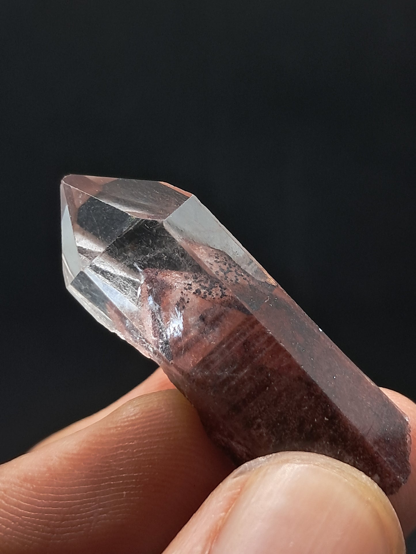Punta de cristal natural de cuarzo fantasma hematita (Telangana) | Ejemplar mineral n.° HPQ2