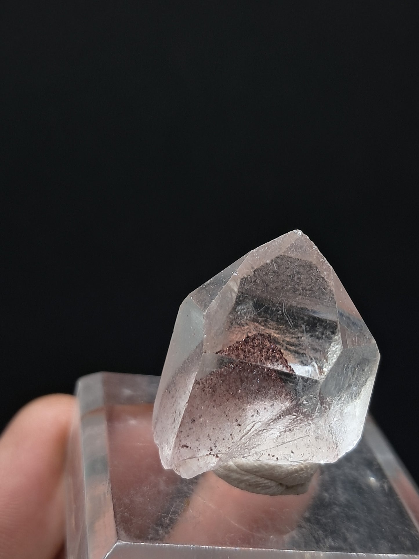 Punta de cristal natural de cuarzo fantasma hematita (Telangana) | Ejemplar mineral n.° HPQ3