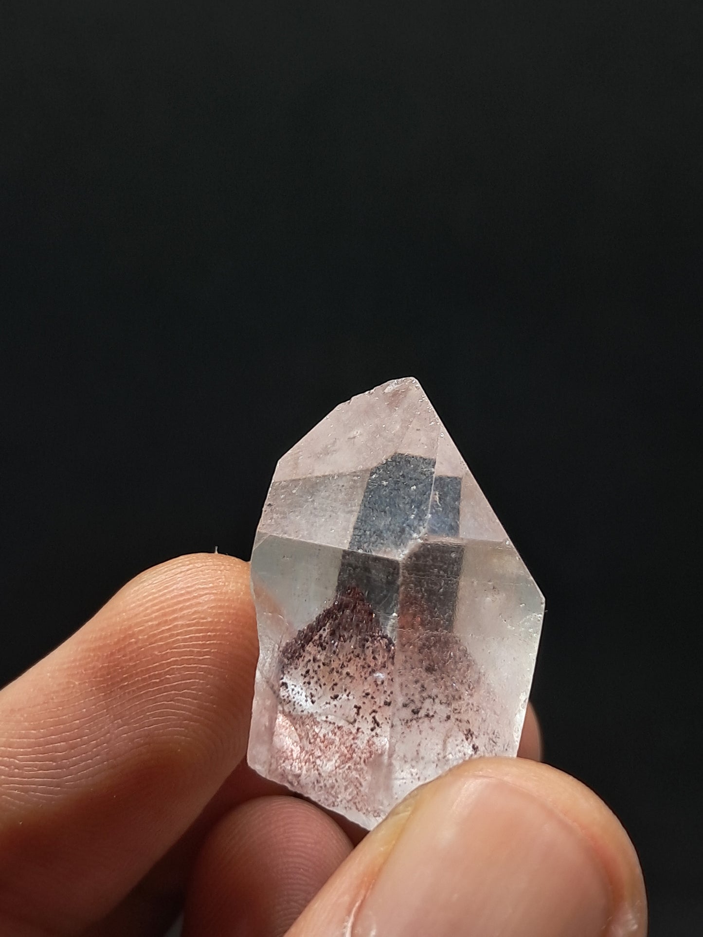 Punta de cristal natural de cuarzo fantasma hematita (Telangana) | Ejemplar mineral n.° HPQ3