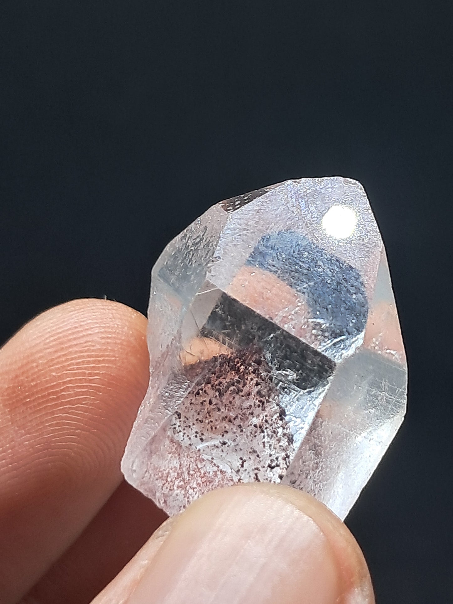 Punta de cristal natural de cuarzo fantasma hematita (Telangana) | Ejemplar mineral n.° HPQ3