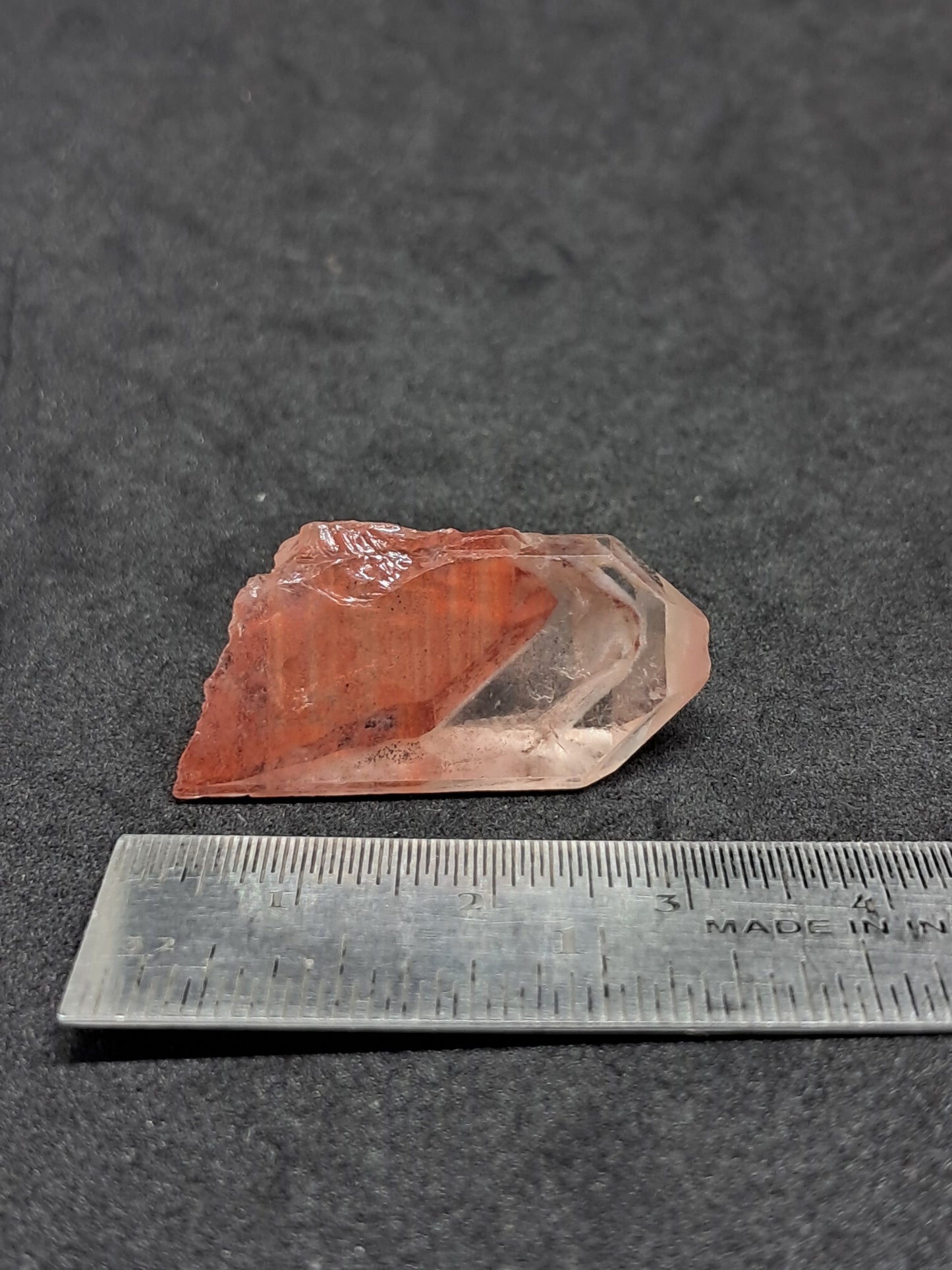 Punta de cristal natural de cuarzo fantasma tabular de hematita roja brillante (Telangana) | Ejemplar mineral n.° HPQ4