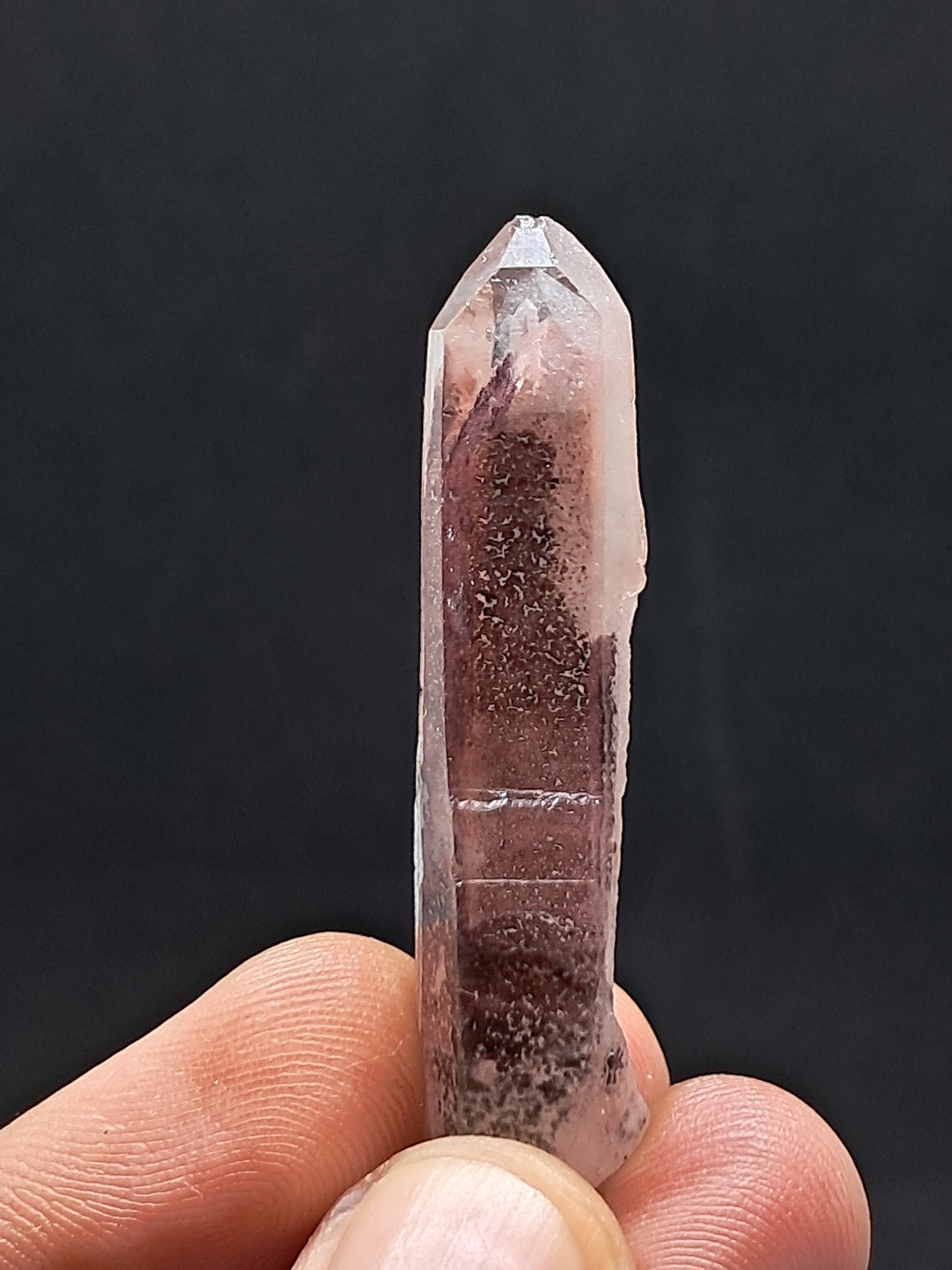 Punta de cristal natural de cuarzo fantasma hematita (Telangana) | Ejemplar mineral n.° HPQ5
