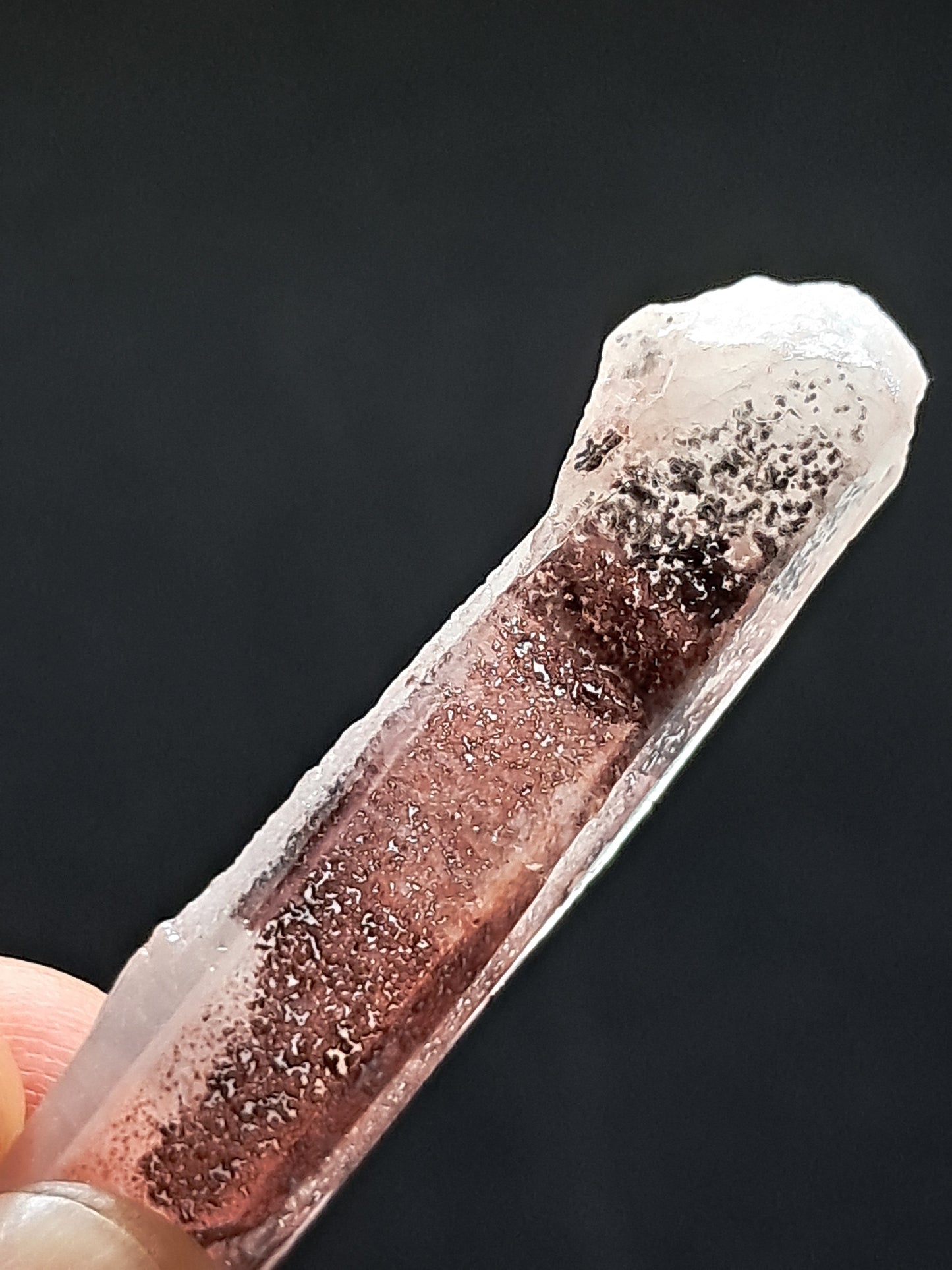 Punta de cristal natural de cuarzo fantasma hematita (Telangana) | Ejemplar mineral n.° HPQ5