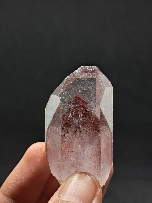 Cuarzo fantasma hematita *Grande* (Telangana) Punta de cristal natural | Ejemplar mineral n.° HPQ6