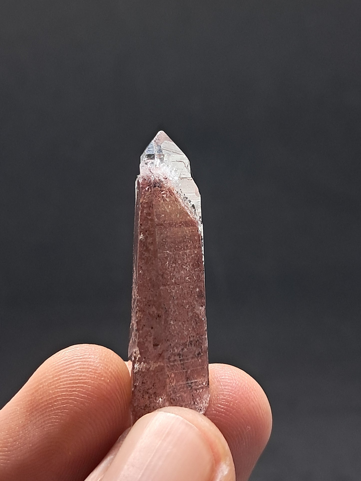 Punta de cristal natural de cuarzo fantasma hematita (Telangana) | Ejemplar mineral n.° HPQ7