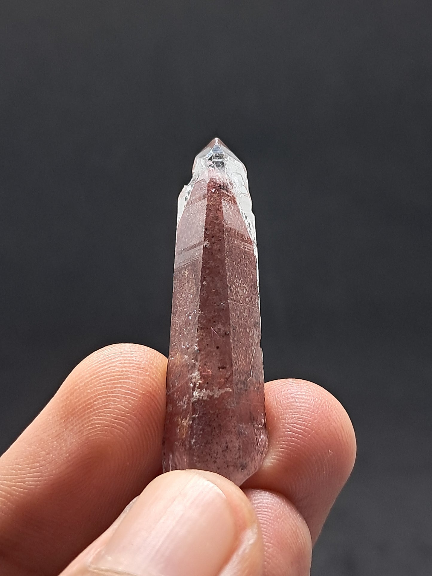 Punta de cristal natural de cuarzo fantasma hematita (Telangana) | Ejemplar mineral n.° HPQ7
