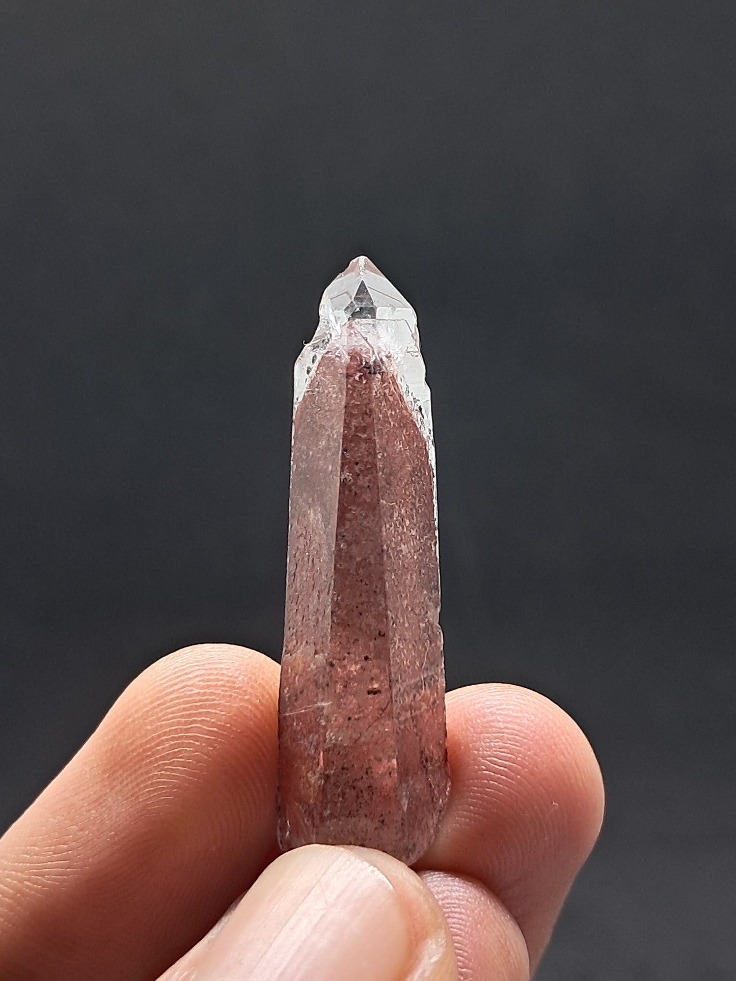 Punta de cristal natural de cuarzo fantasma hematita (Telangana) | Ejemplar mineral n.° HPQ7