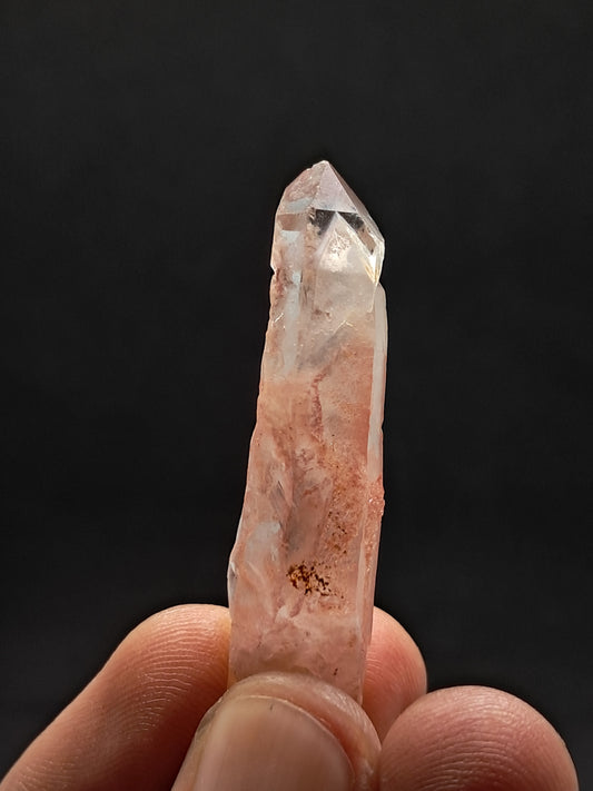 Cuarzo fantasma hematita (Telangana) Punta de cristal natural | Ejemplar mineral n.° HPQ8