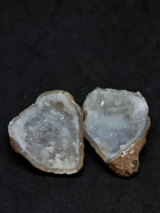 Quartz Geode (Ajanta) w/ UV-reactive Calcites | Iridiscent Points | Natural Crystal | Anandalite | Iris Quartz #GD17