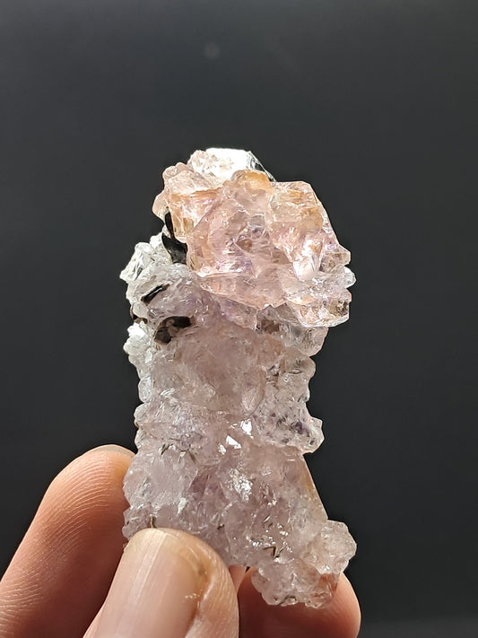 Amatista en formación de "panal" con mica (Karur) | Crecimiento interno | Cristal natural | Piedra única | Ejemplar mineral n.° KA155