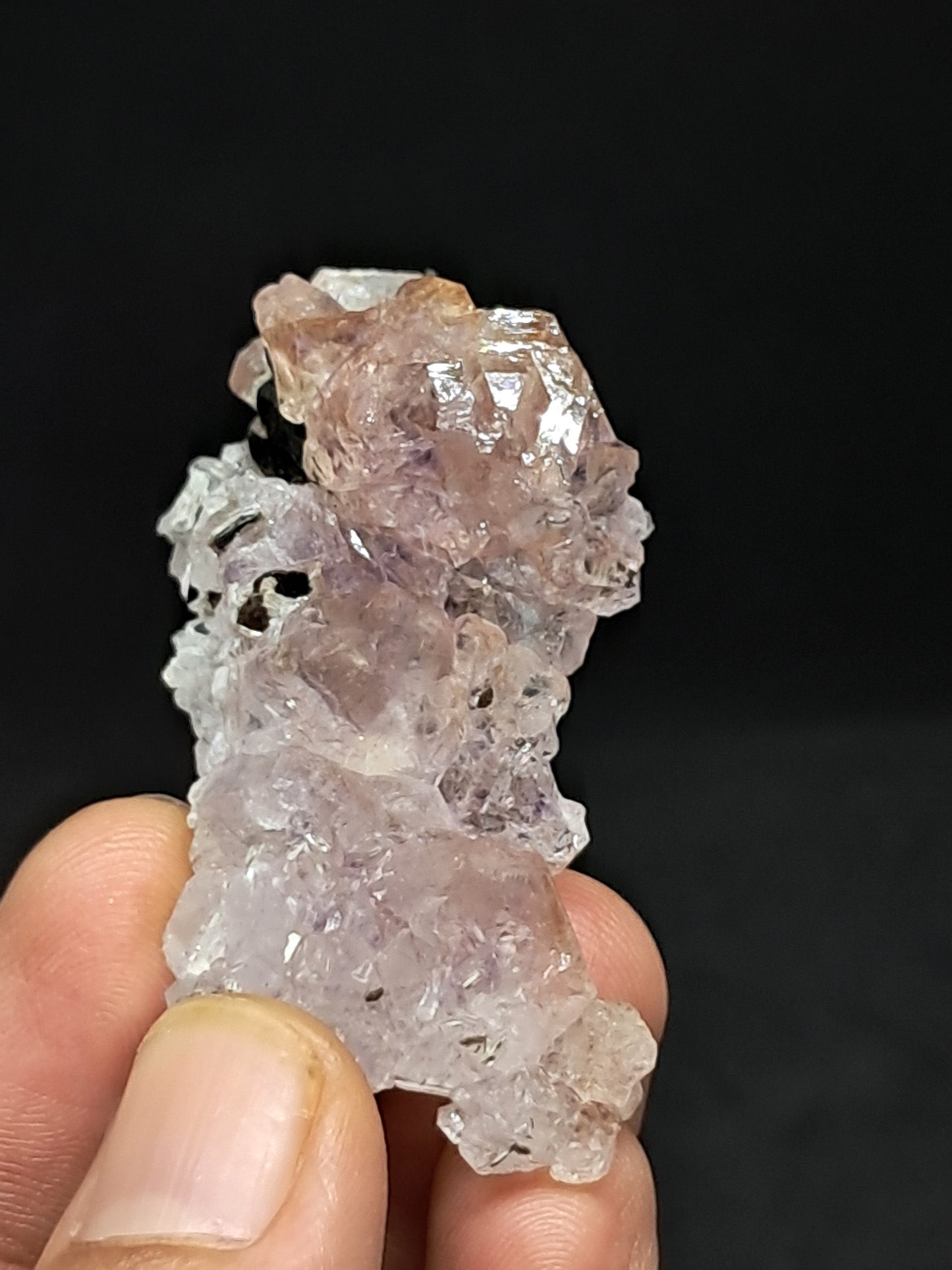 Amatista en formación de "panal" con mica (Karur) | Crecimiento interno | Cristal natural | Piedra única | Ejemplar mineral n.° KA155