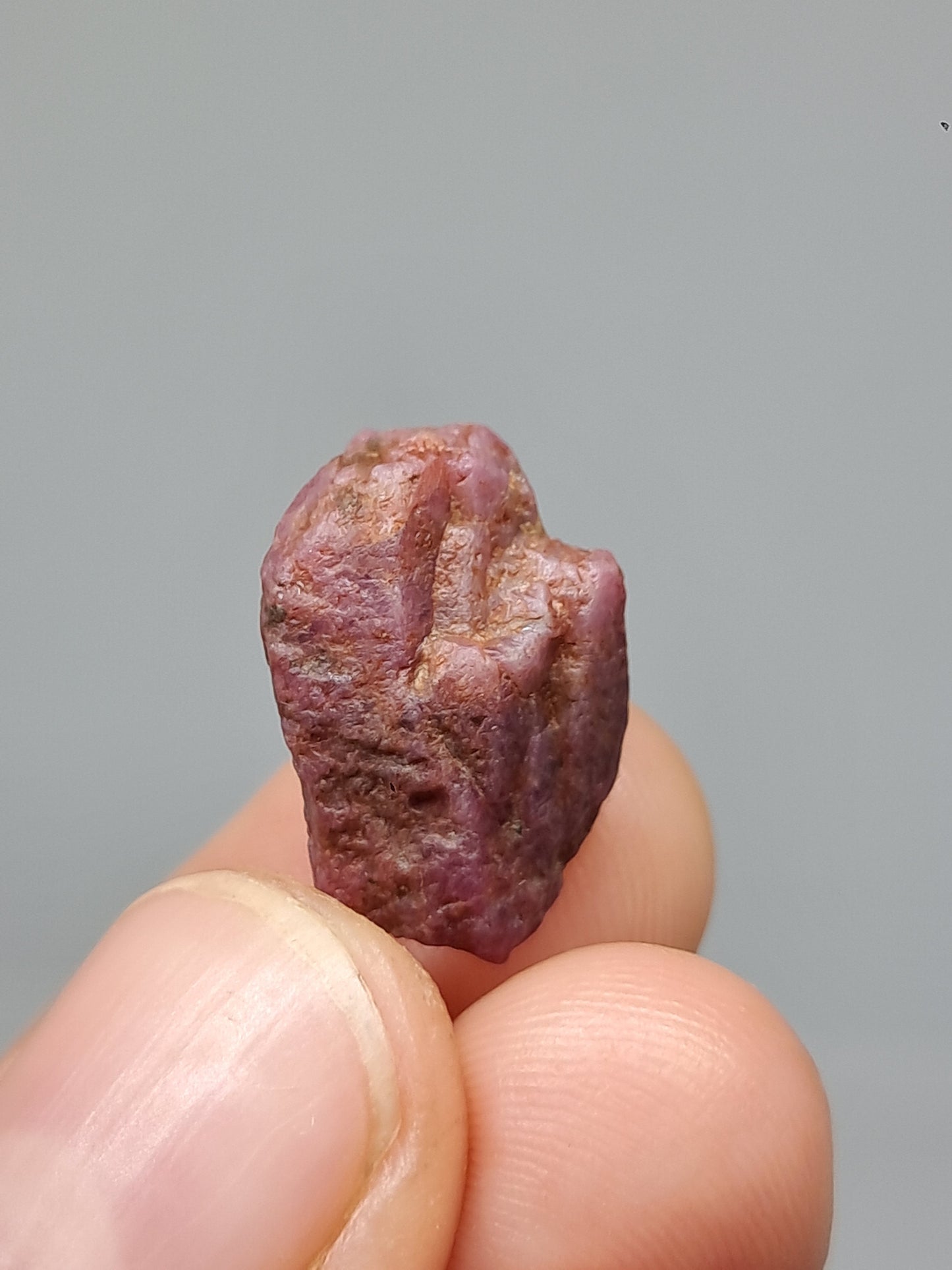 Cristal de rubí en bruto (Tamil Nadu) Piedra natural | Muestra mineral #RB22