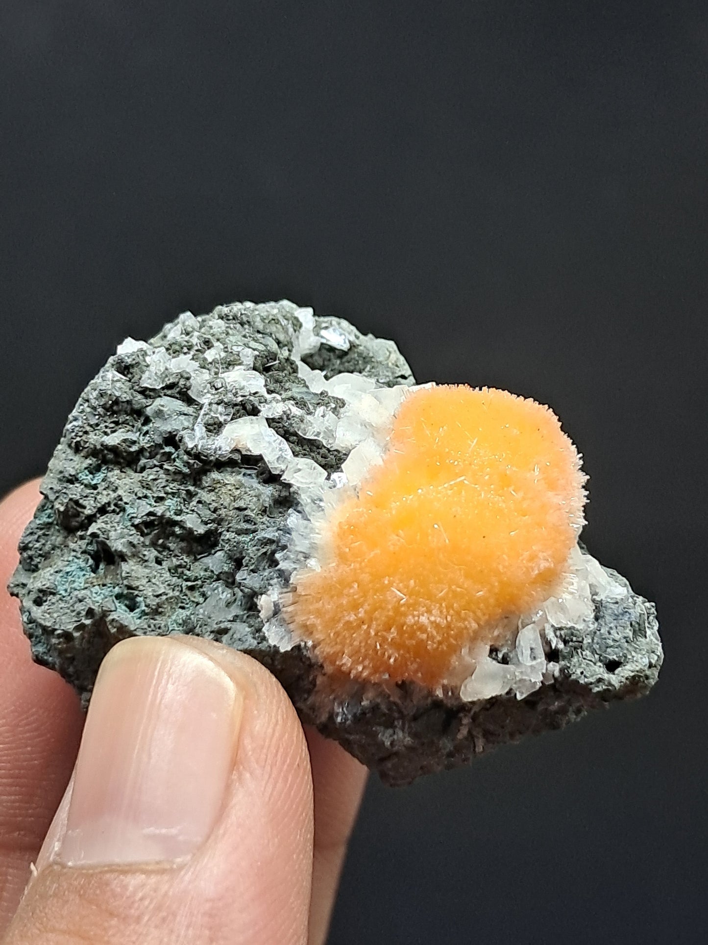 Thomsonita con mesolita en matriz (Madhya Pradesh) | Zeolita n.° THM9