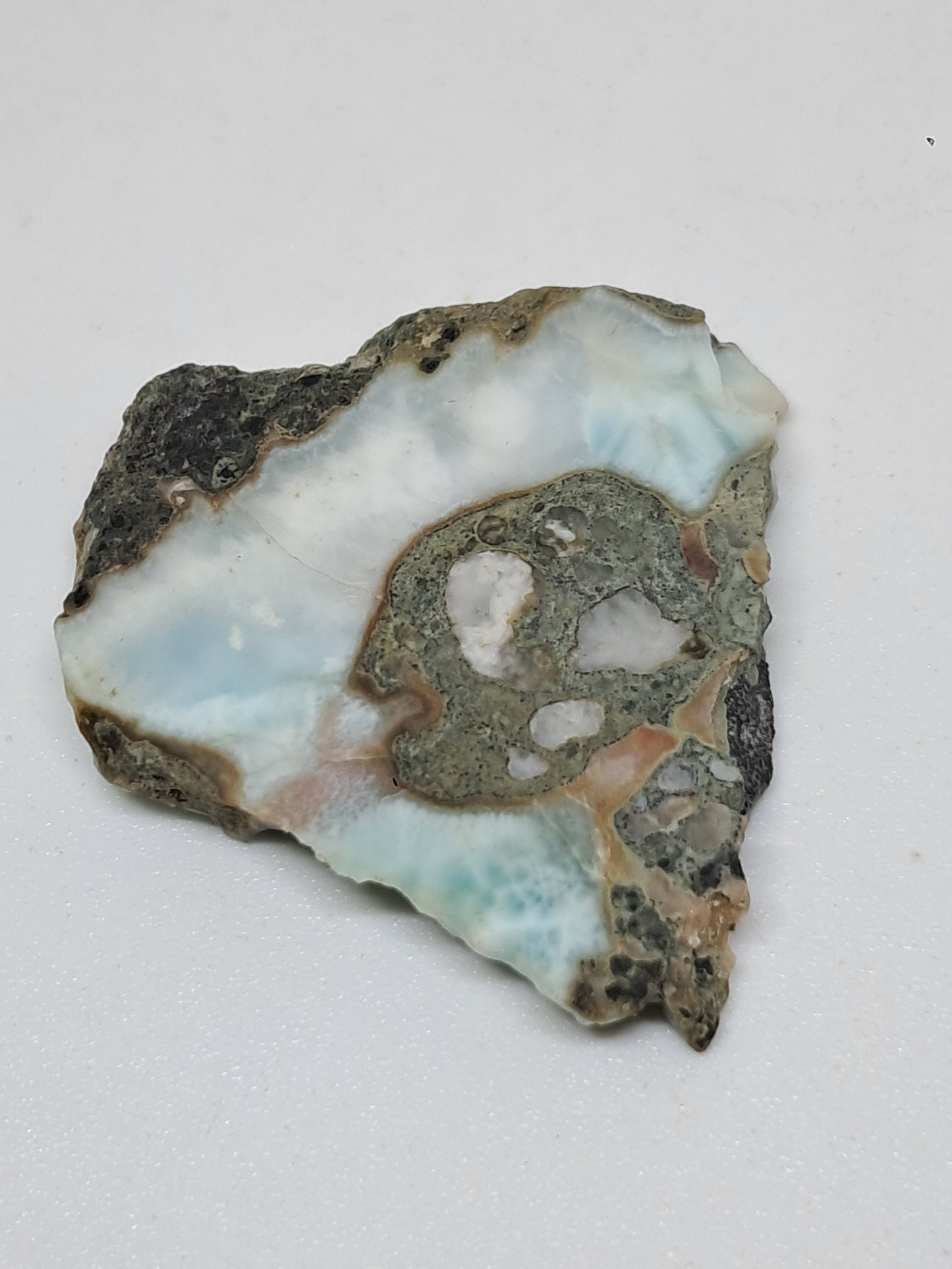 Larimar en rebanadas (República Dominicana) Piedra en bruto | Roca natural n.° LM23