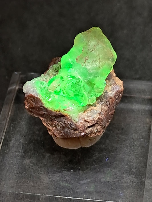 Ópalo hialita en matriz (México), piedra cristalina en bruto | Ejemplar mineral n.° OH3