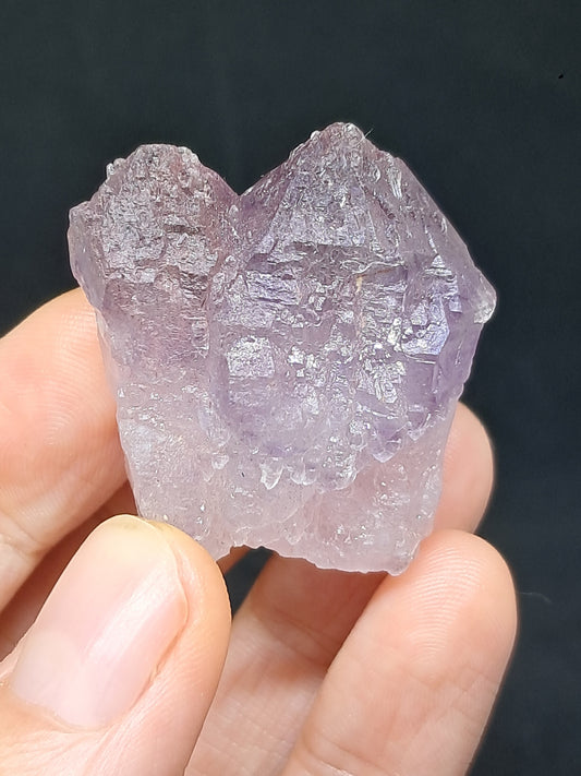 Punta de cristal de amatista grabada con cetro maclado (Karur) | Piedra natural | Ejemplar mineral n.° KA91