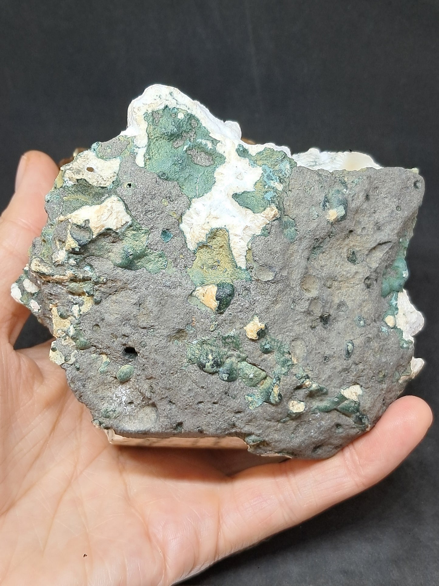 Calcita miel con okenita (India), cristal L en bruto | Piedra natural | Ejemplar mineral n.° CA28
