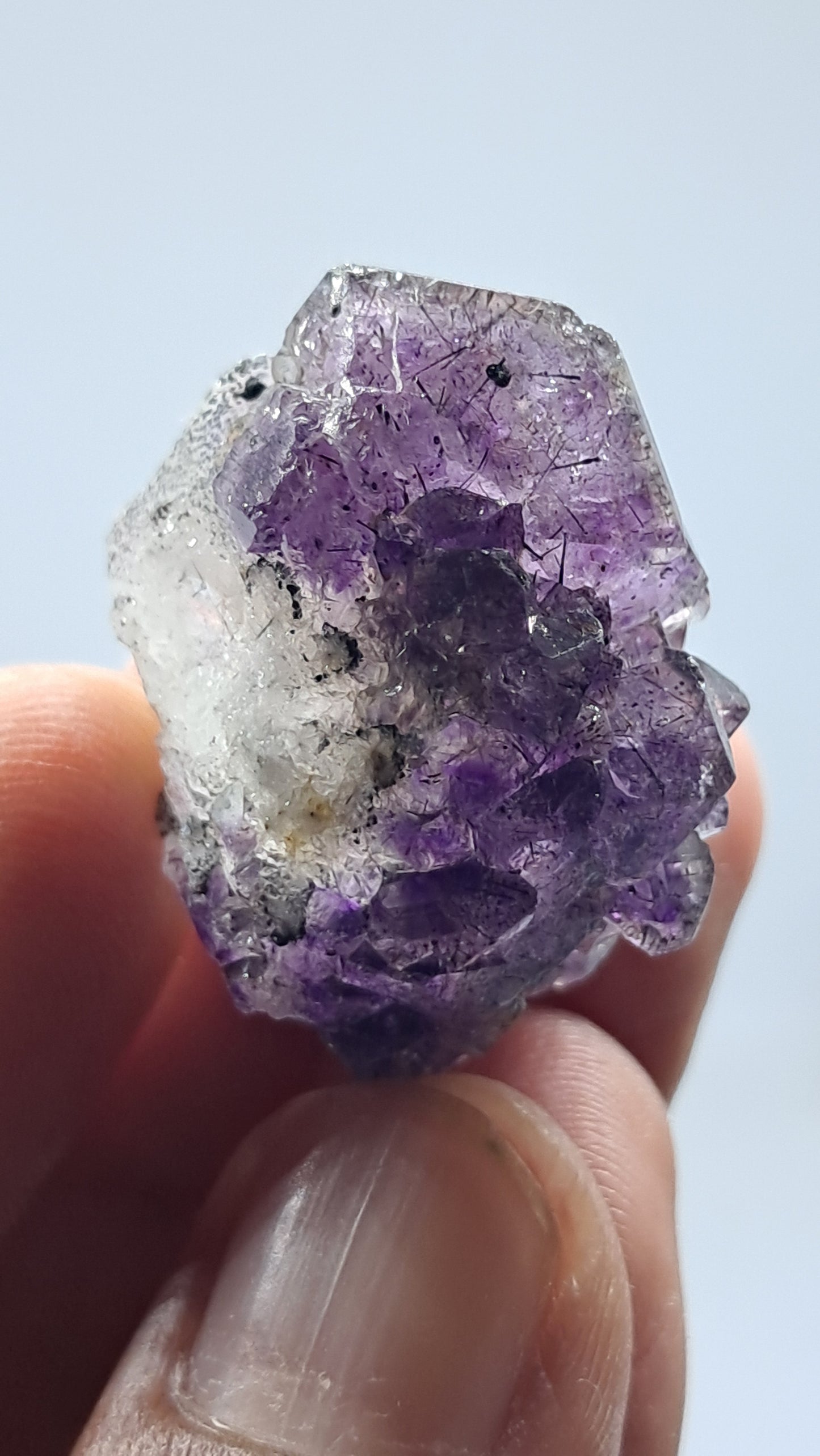 Amatista Elestial Morado Oscuro | Inclusiones de Hematita Goethita Rutilo | Cristal Natural | Espécimen Mineral #KA202