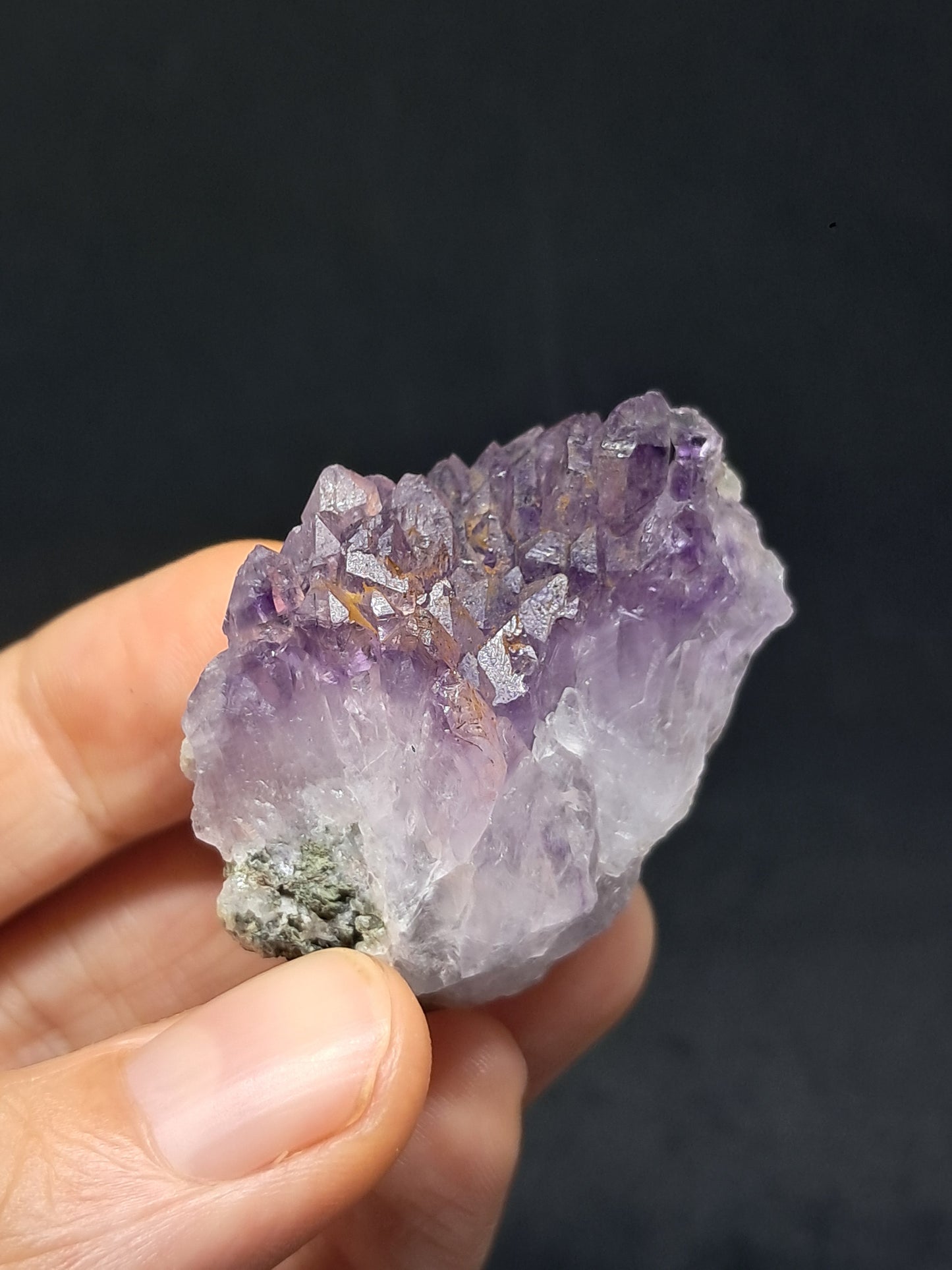 Amatista en racimo con cristal de hematita (karur) y cuarzo morado | Piedra natural | Ejemplar mineral n.° KA89