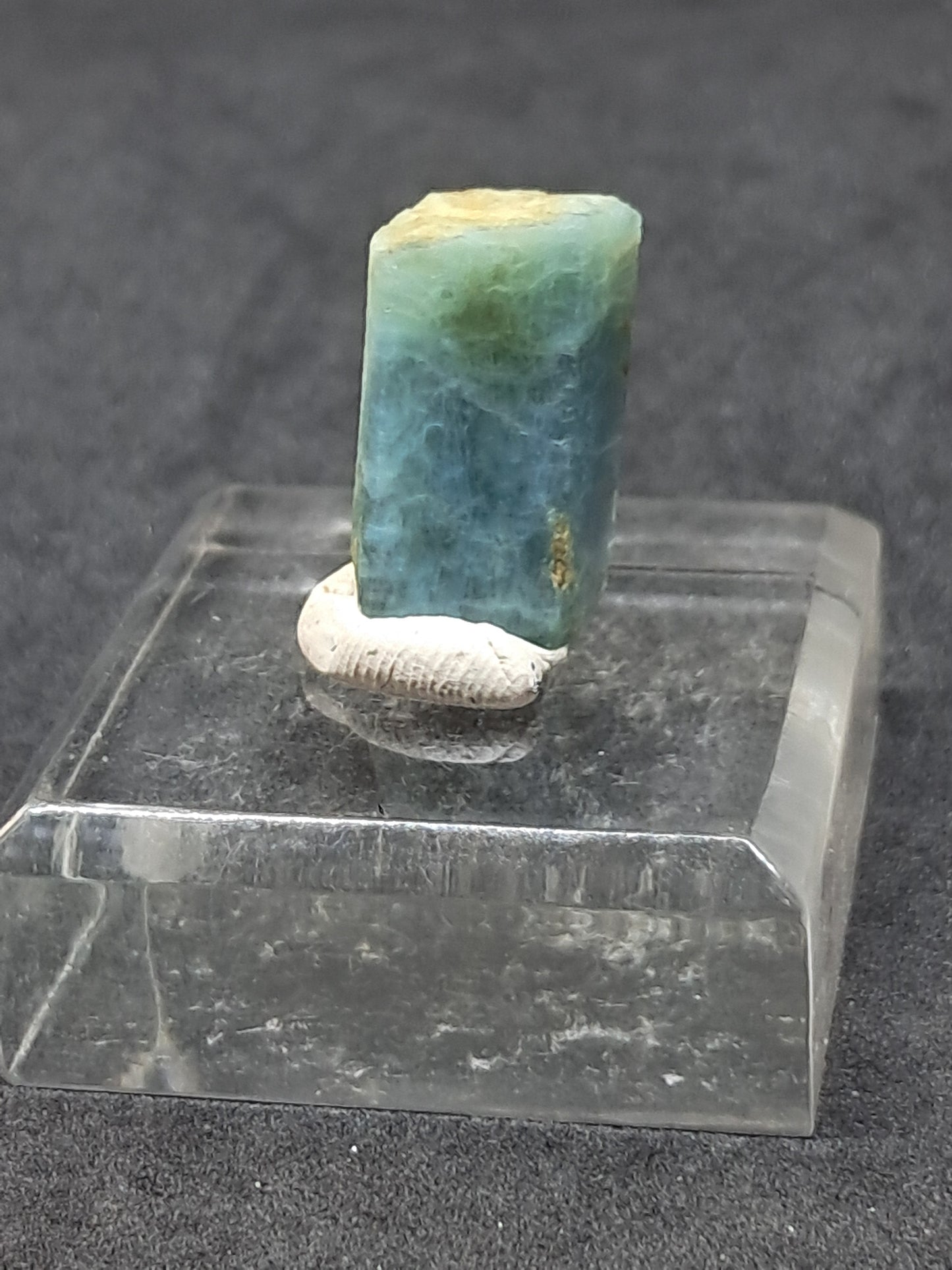Aguamarina de alta calidad (Karur) en bruto, cristal hexagonal | Ejemplar mineral n.° AQM16