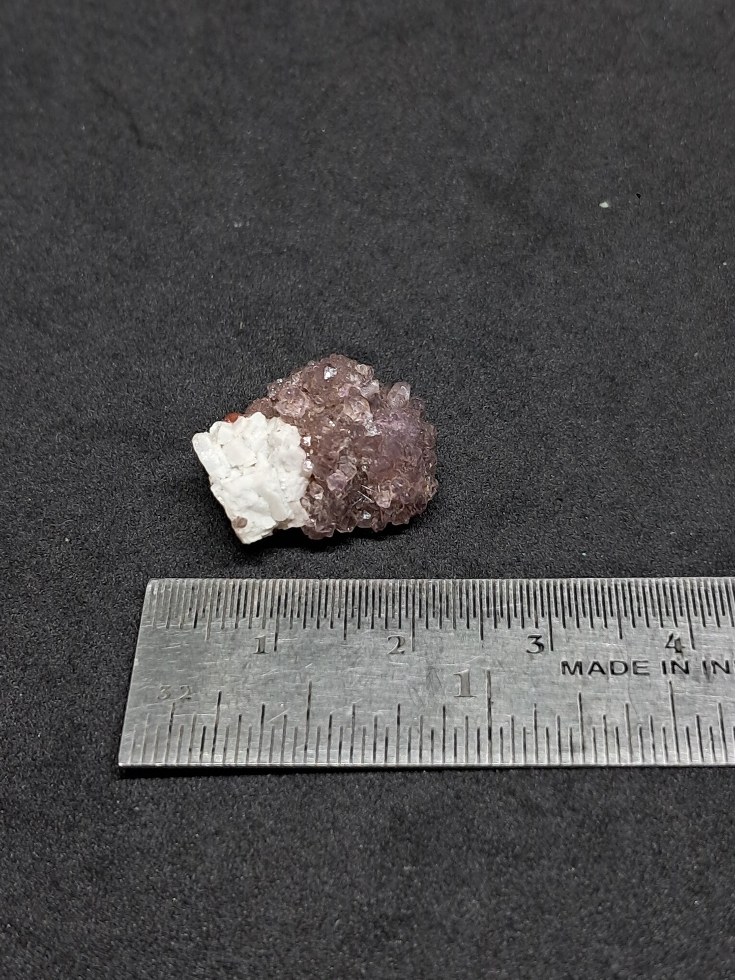 Cúmulo de amatista drusa sobre matriz de feldespato (Karur) | Cristal en bruto | Piedra natural | Ejemplar mineral n.° KA112