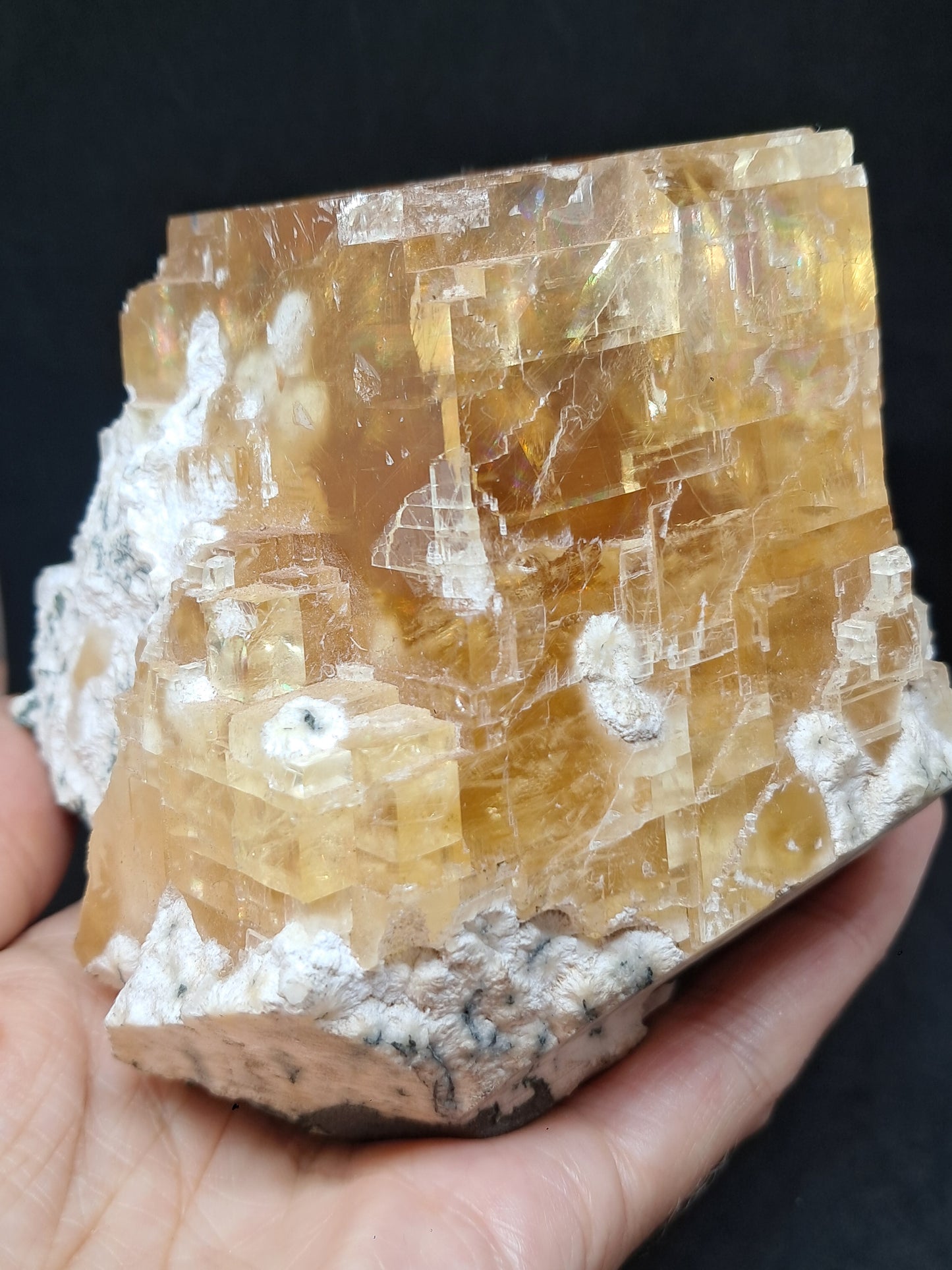 Calcita miel con okenita (India), cristal L en bruto | Piedra natural | Ejemplar mineral n.° CA28
