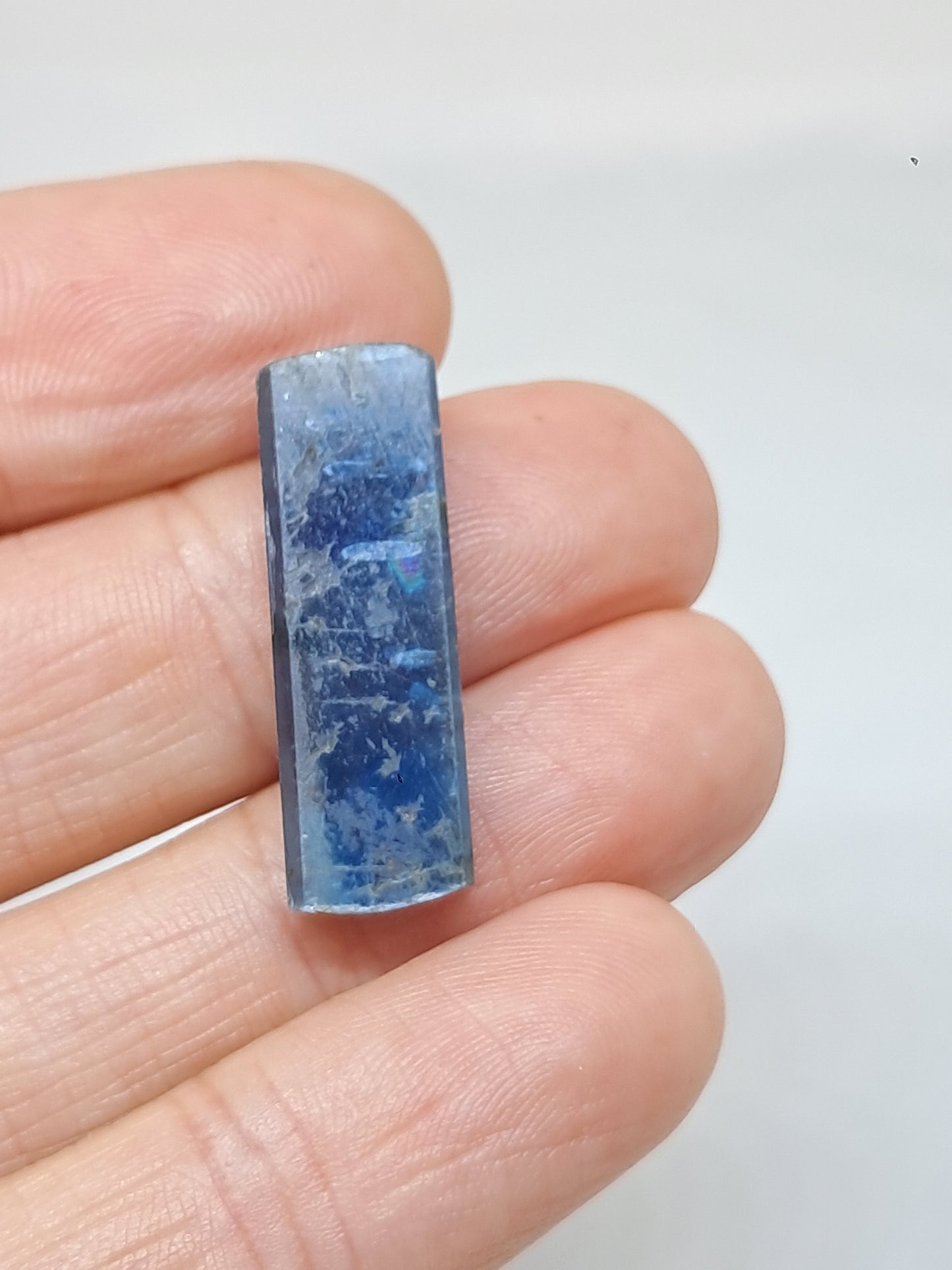 Cianita azul (Nepal) Cristal natural pulido n.° KY15