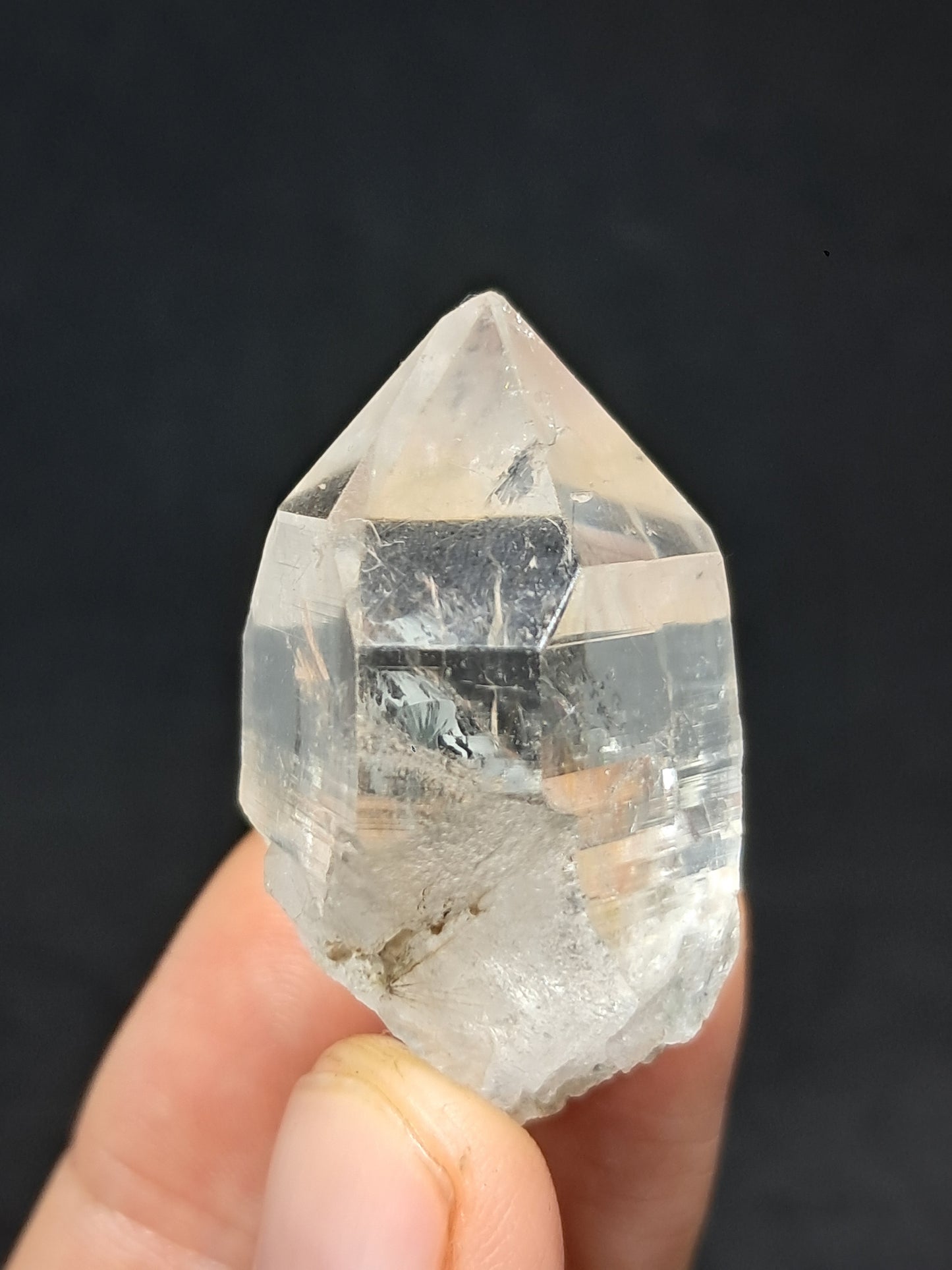 Cuarzo transparente del Himalaya con inclusiones de rutilo | Punta de cristal natural | Ejemplar mineral n.° CH62
